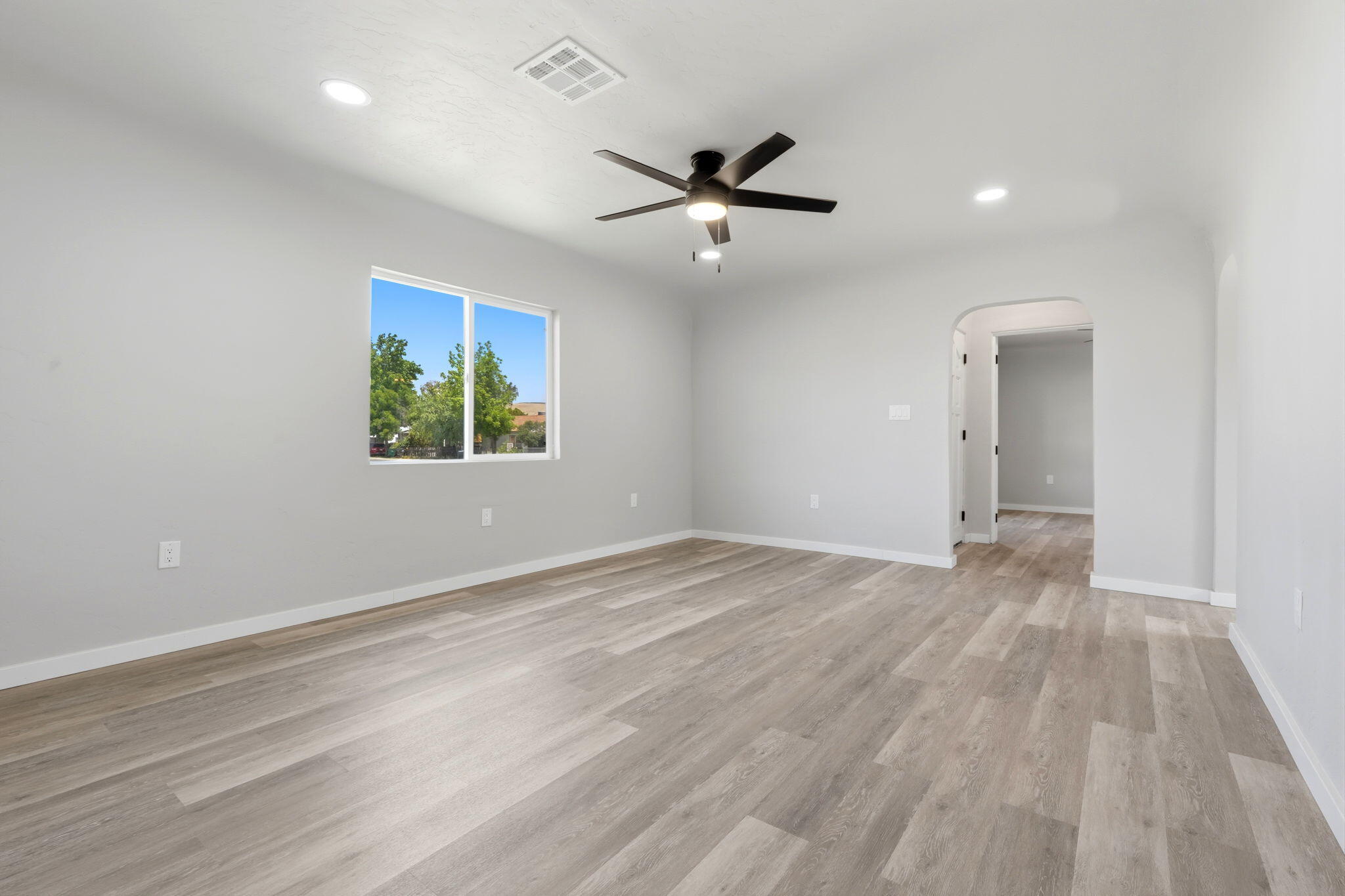 593 N 3rd St, Porterville, CA 93257