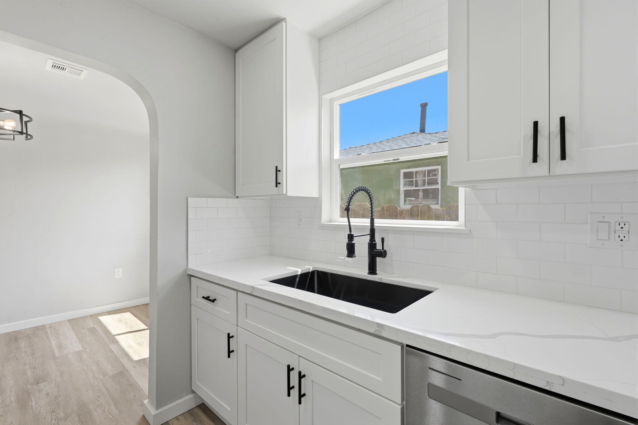 593 N 3rd St, Porterville, CA 93257