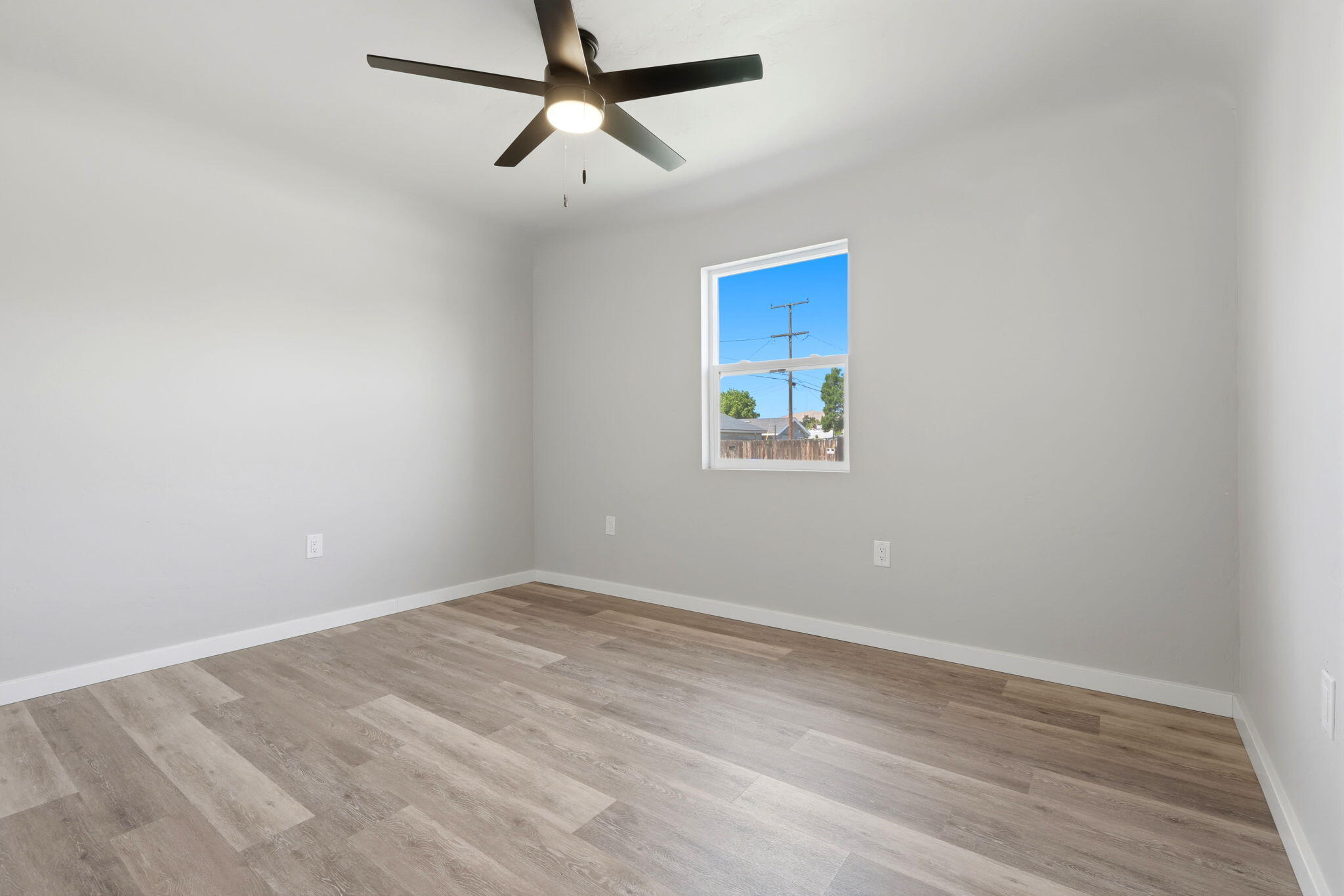 593 N 3rd St, Porterville, CA 93257