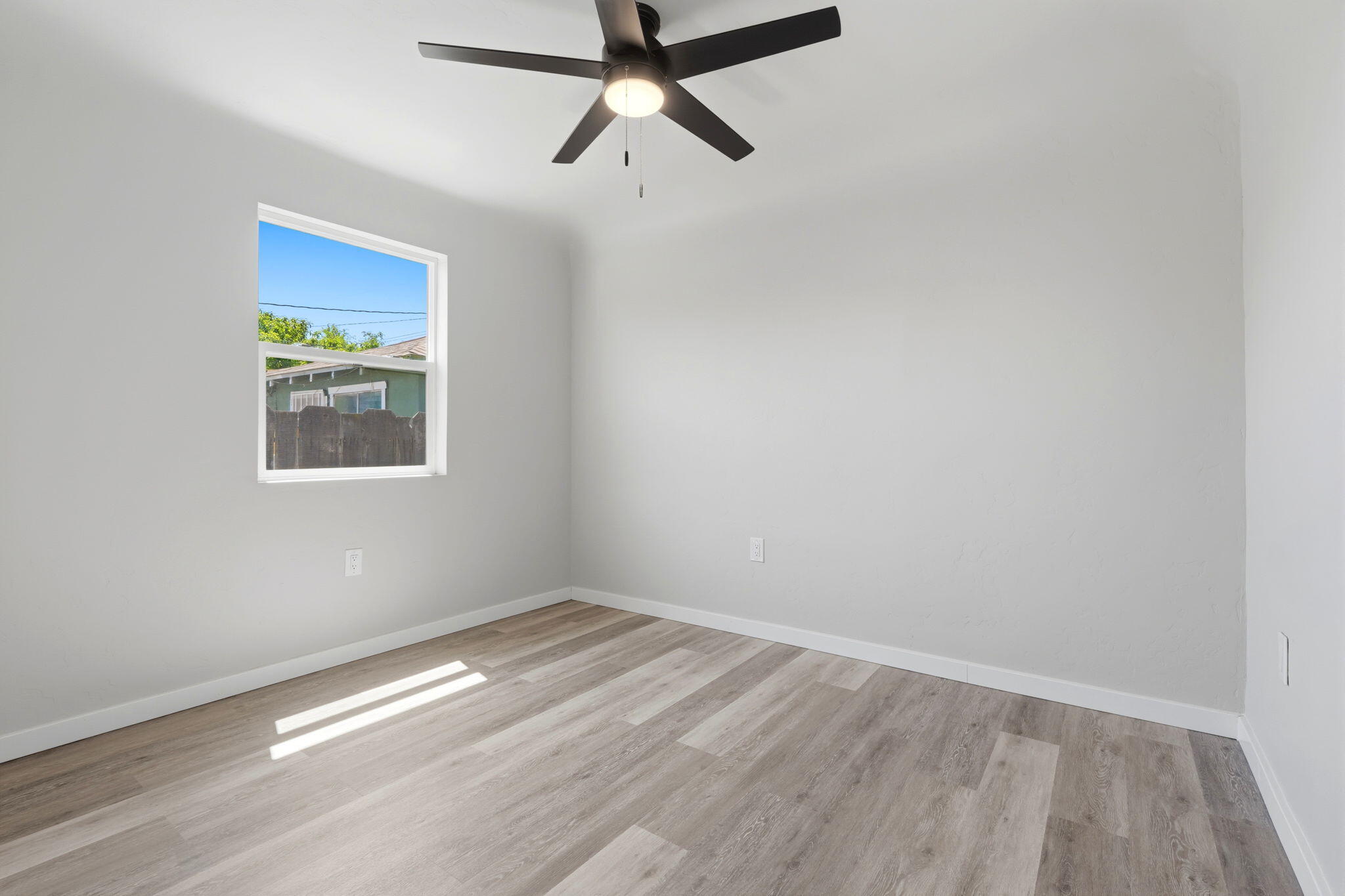 593 N 3rd St, Porterville, CA 93257