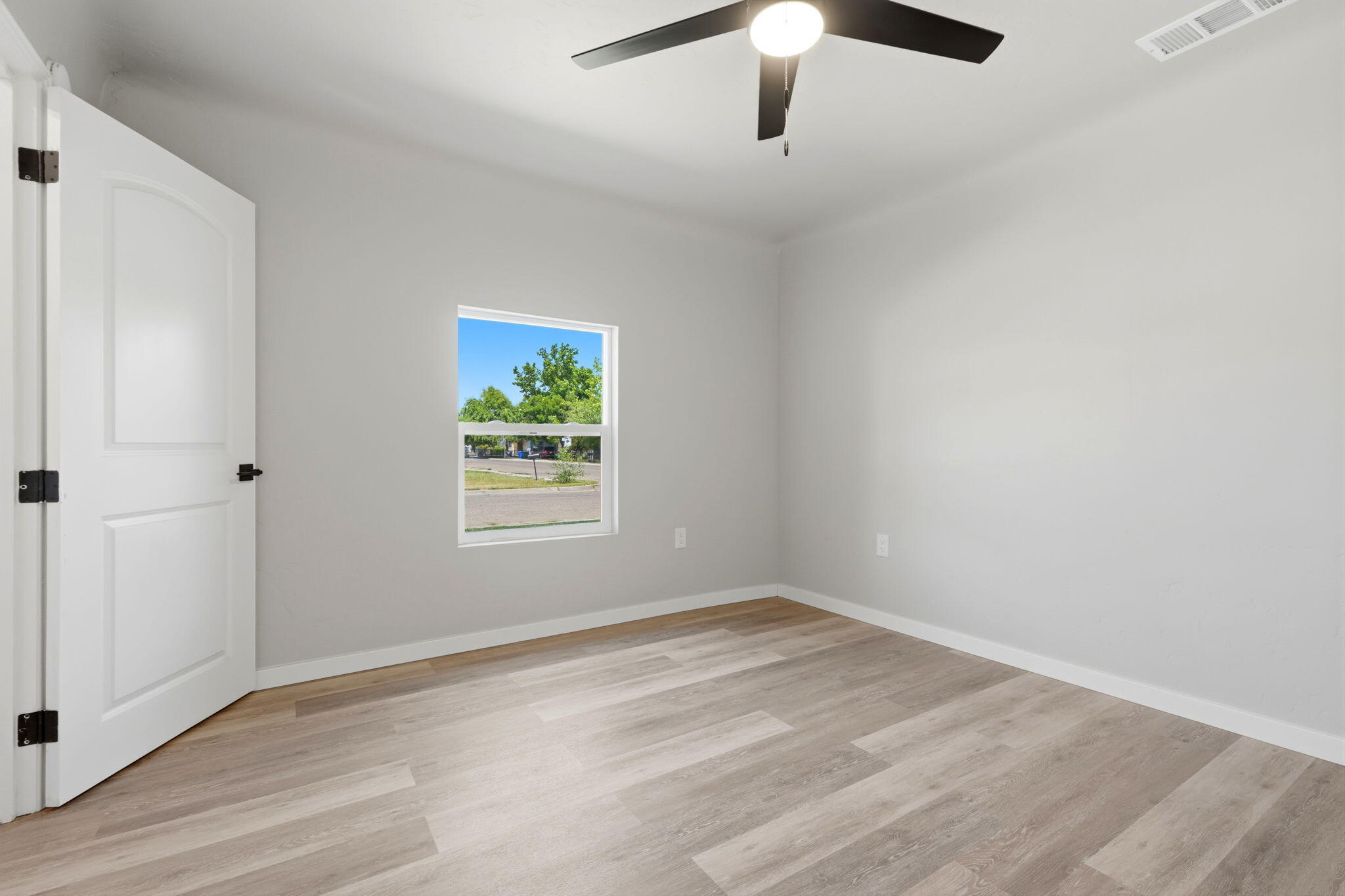 593 N 3rd St, Porterville, CA 93257