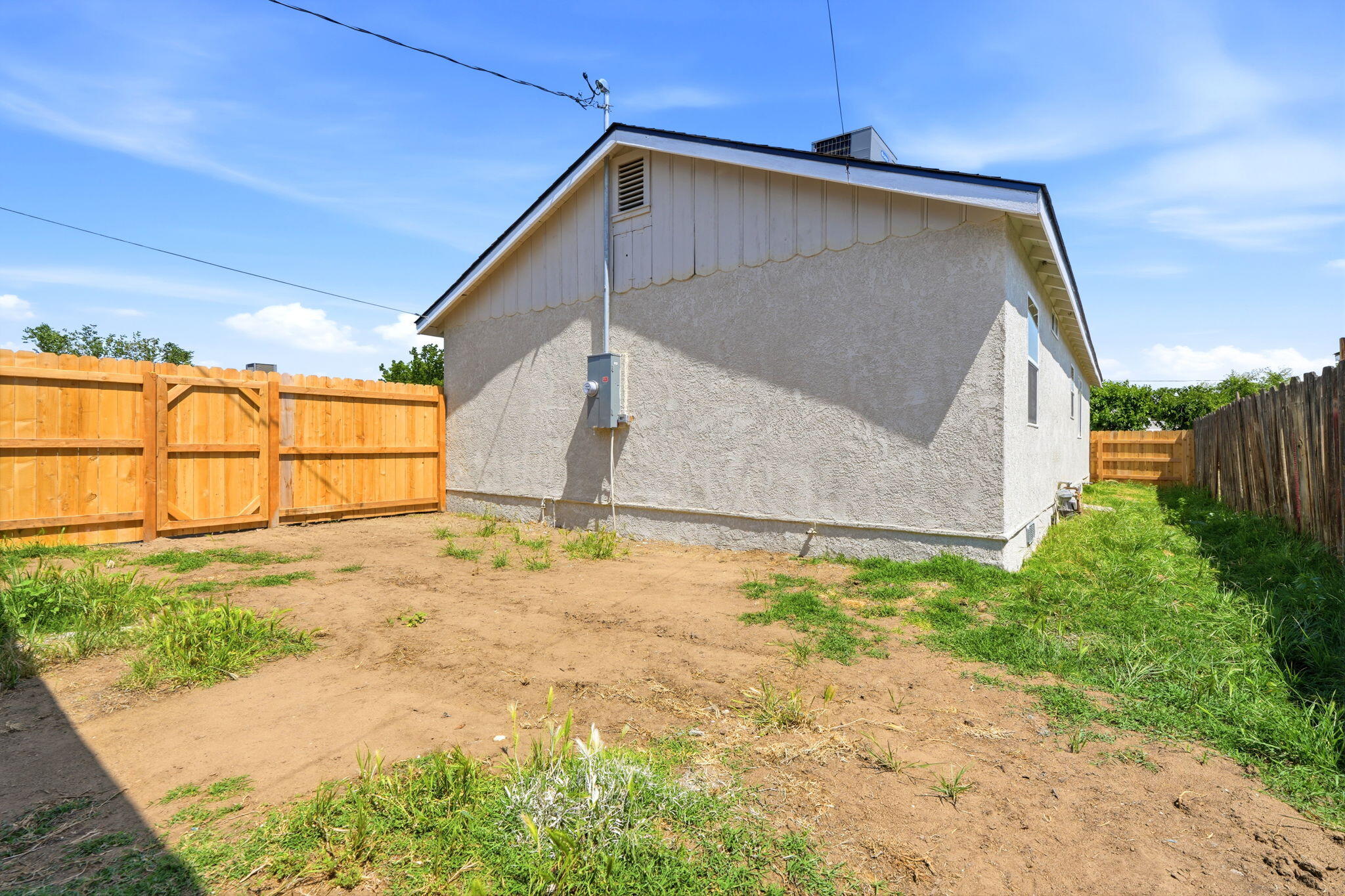 593 N 3rd St, Porterville, CA 93257