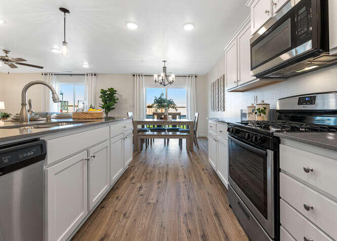 7052 Oriole Ave, Visalia, CA 93291