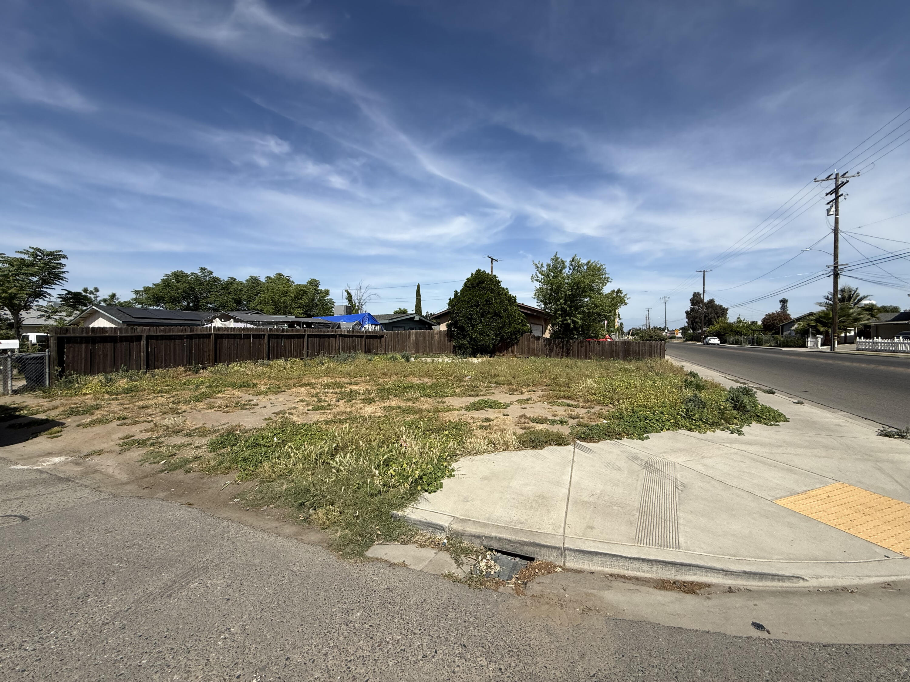 212 E Houston Ave, Visalia, CA 93291