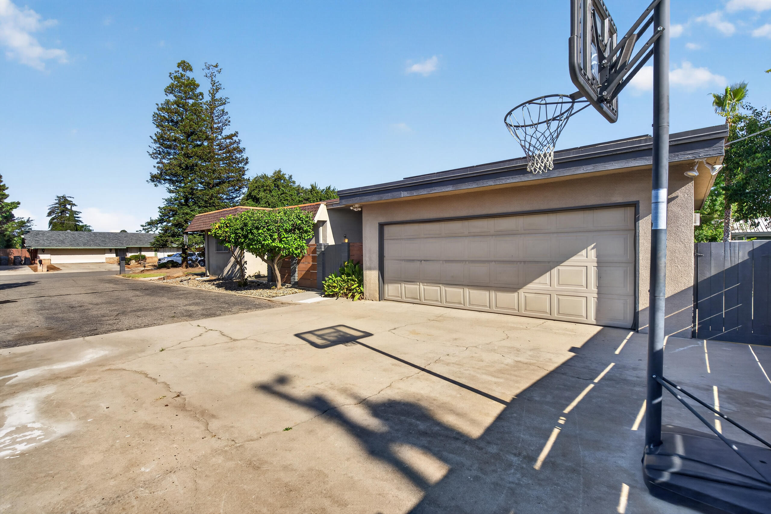 1923 S Fairway Ave, Fresno, CA 93727