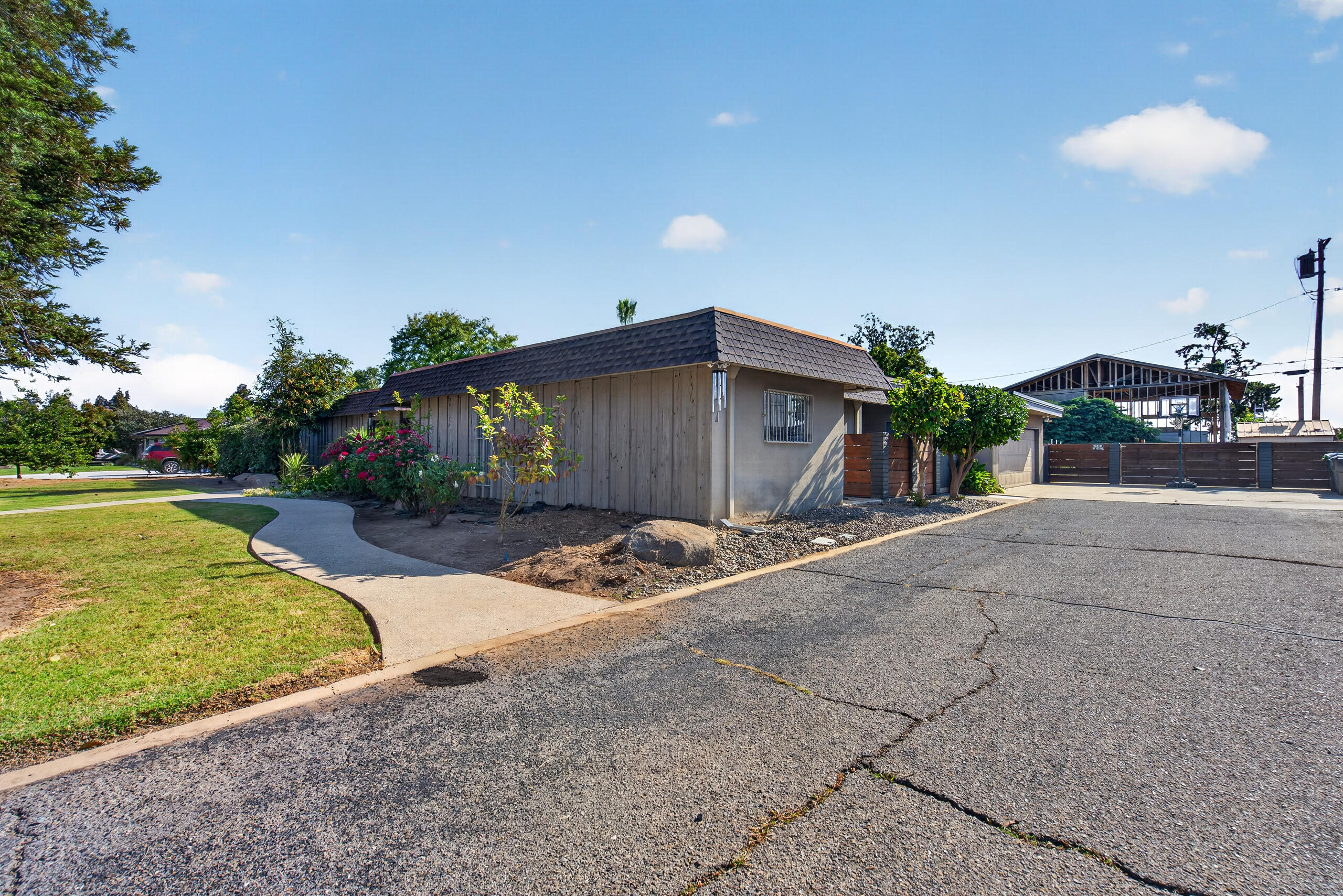 1923 S Fairway Ave, Fresno, CA 93727