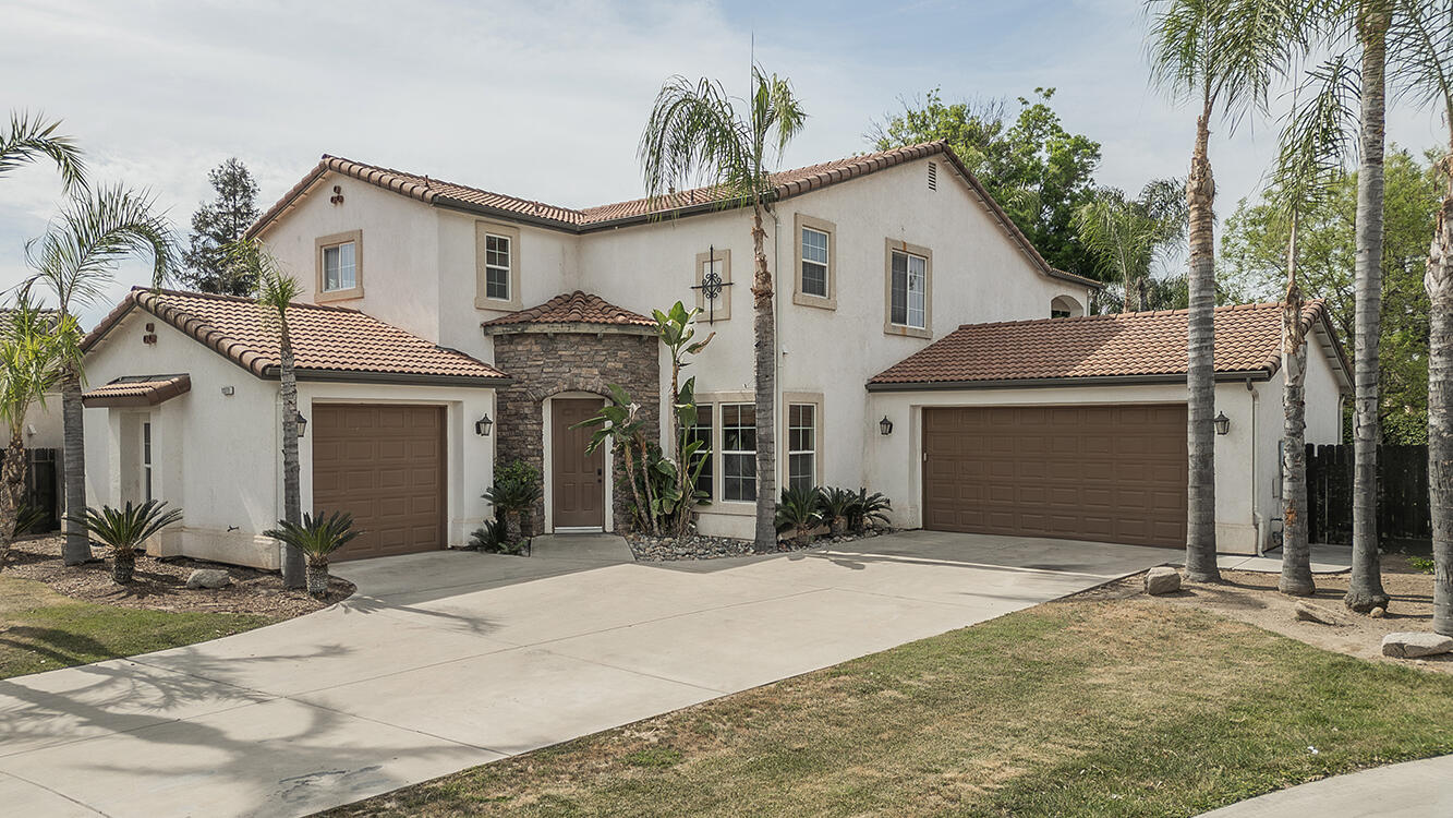 1377 Fenmore Ave, Sanger, CA 93657