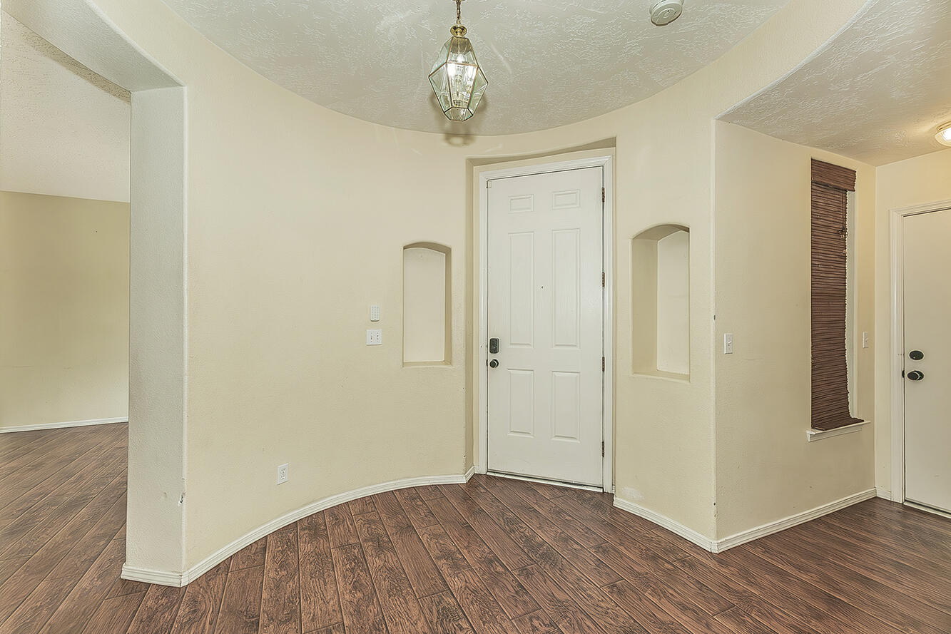 1377 Fenmore Ave, Sanger, CA 93657