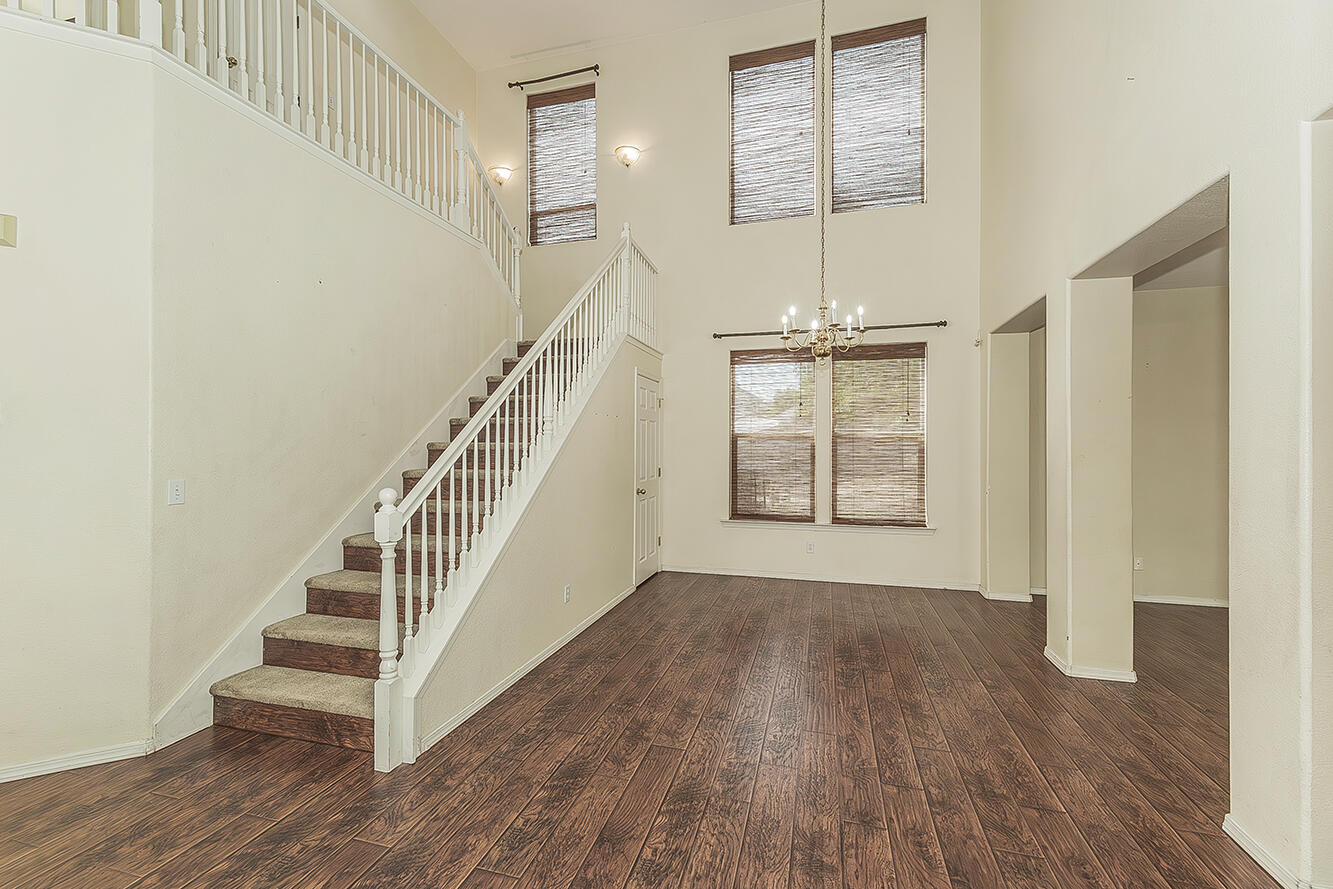 1377 Fenmore Ave, Sanger, CA 93657