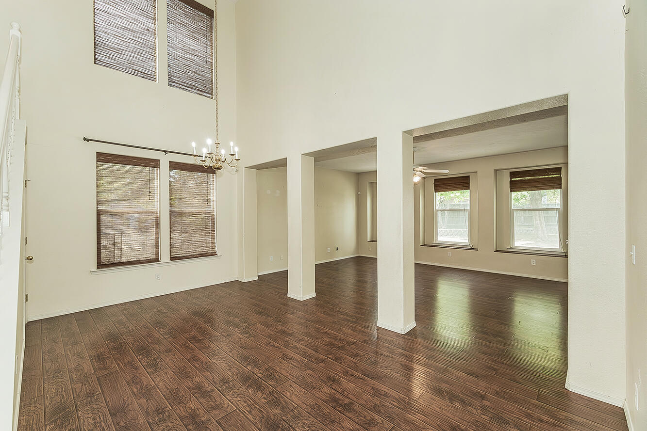 1377 Fenmore Ave, Sanger, CA 93657