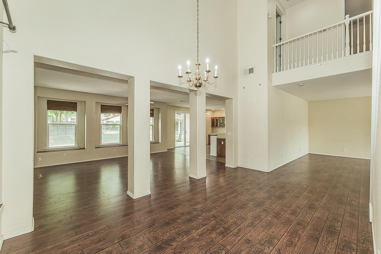 1377 Fenmore Ave, Sanger, CA 93657