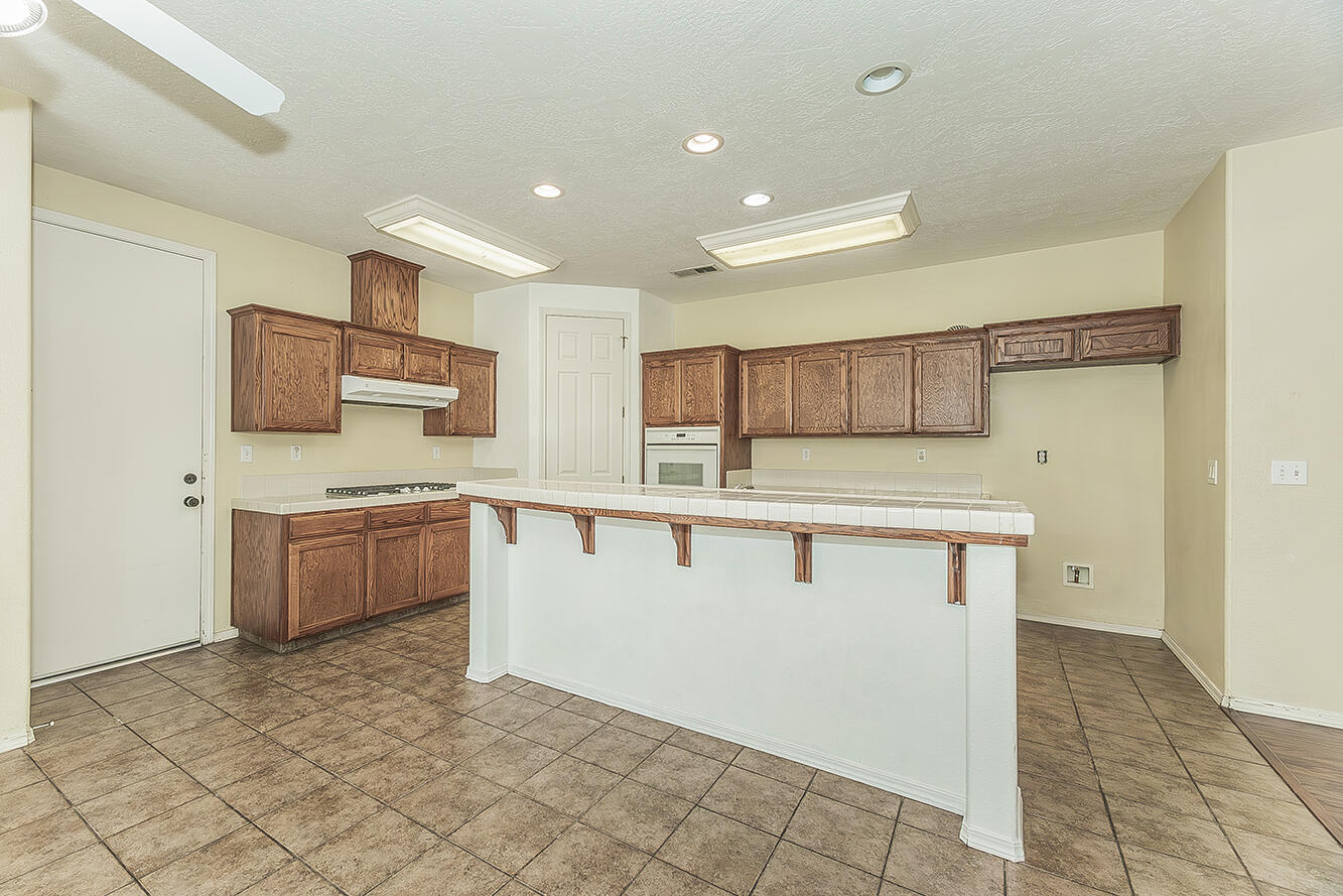 1377 Fenmore Ave, Sanger, CA 93657