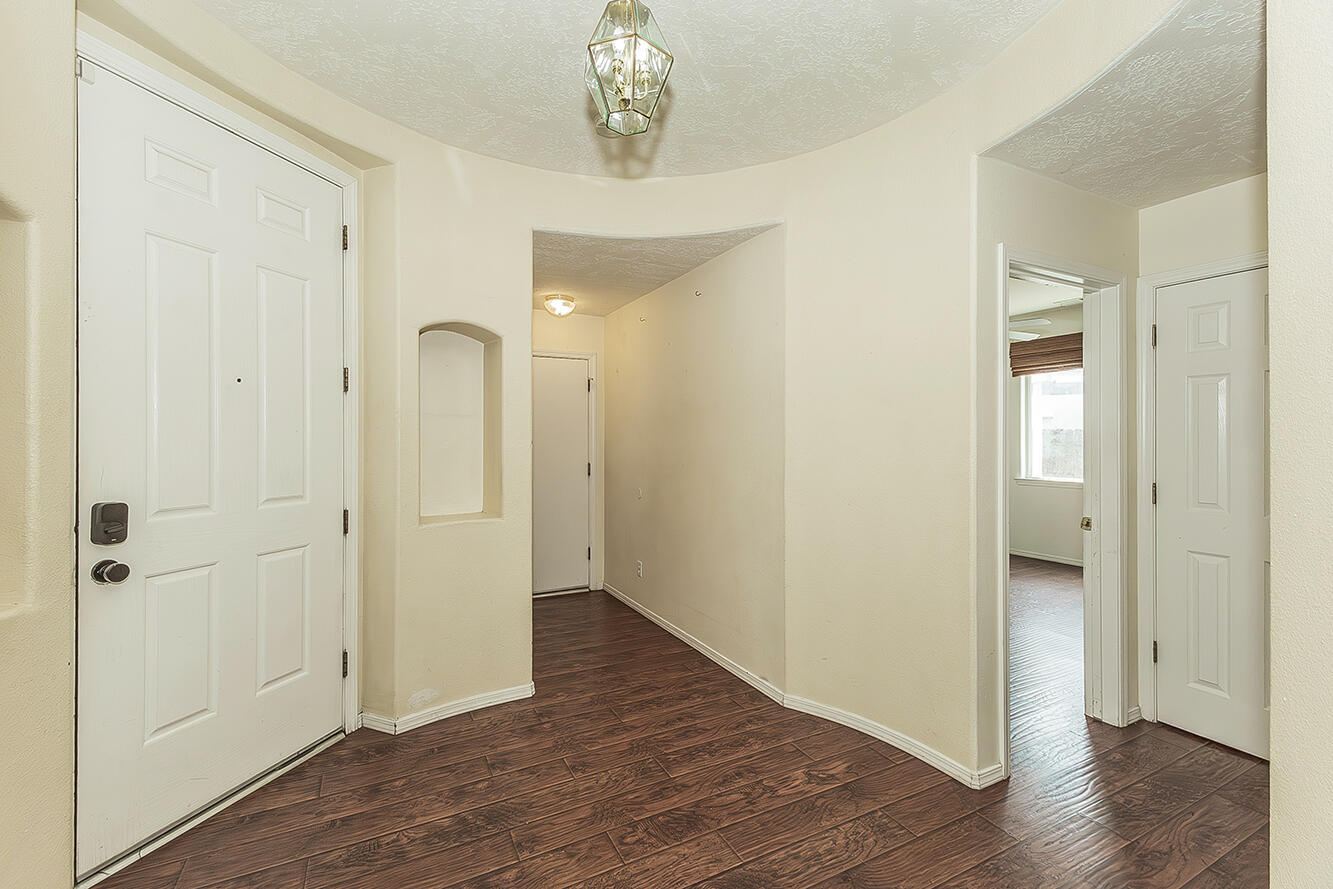 1377 Fenmore Ave, Sanger, CA 93657