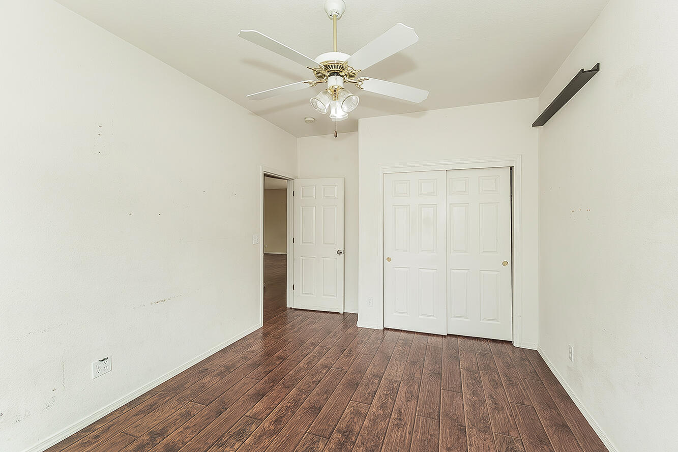 1377 Fenmore Ave, Sanger, CA 93657