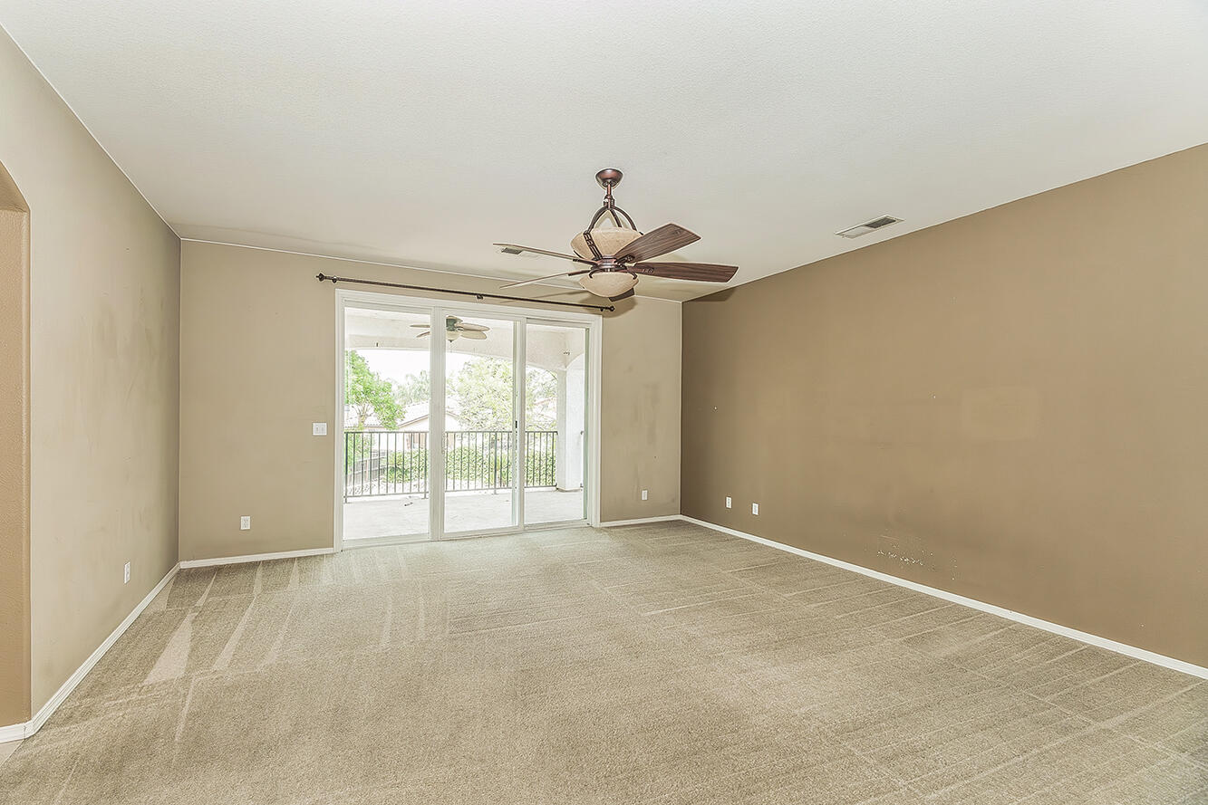 1377 Fenmore Ave, Sanger, CA 93657