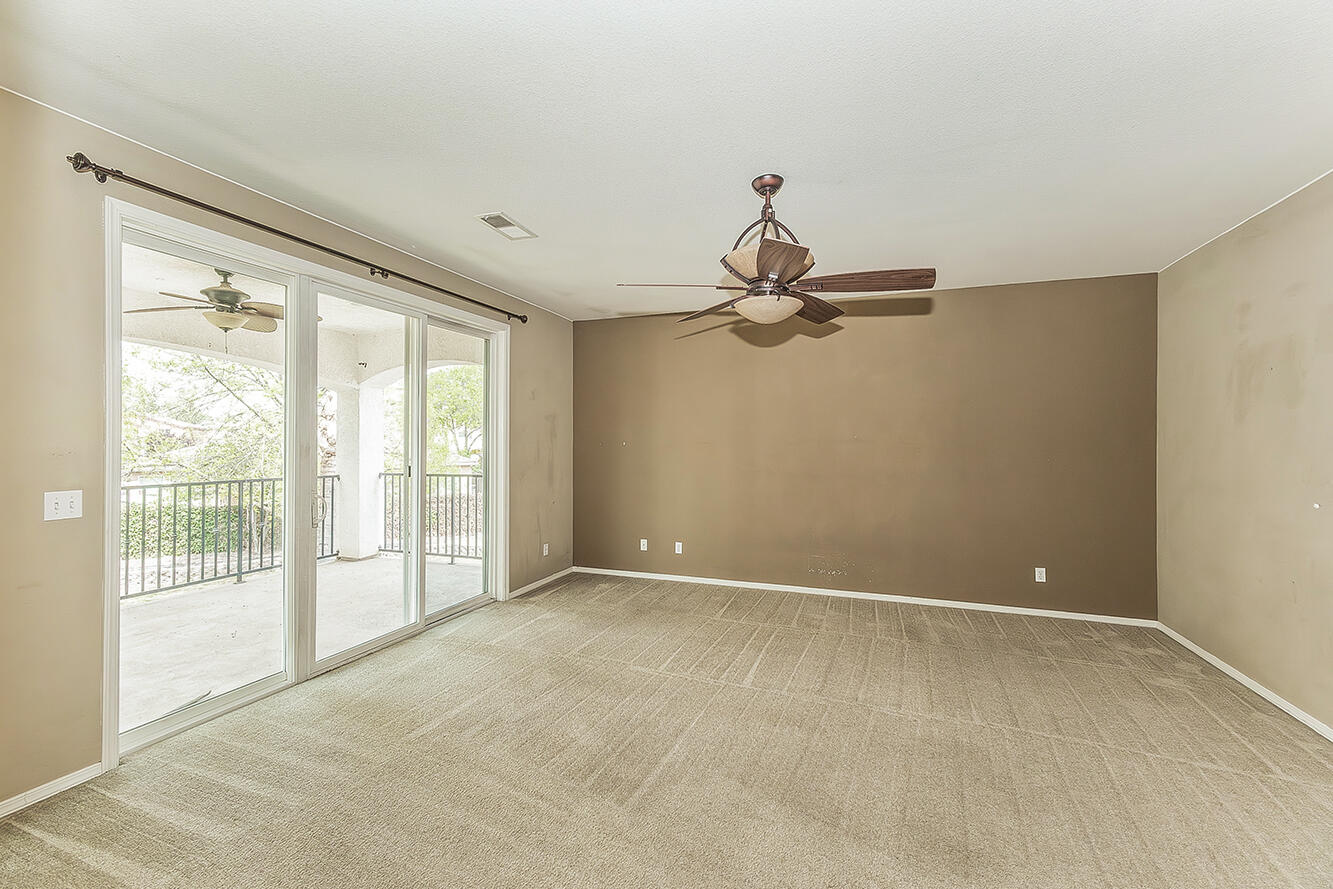 1377 Fenmore Ave, Sanger, CA 93657