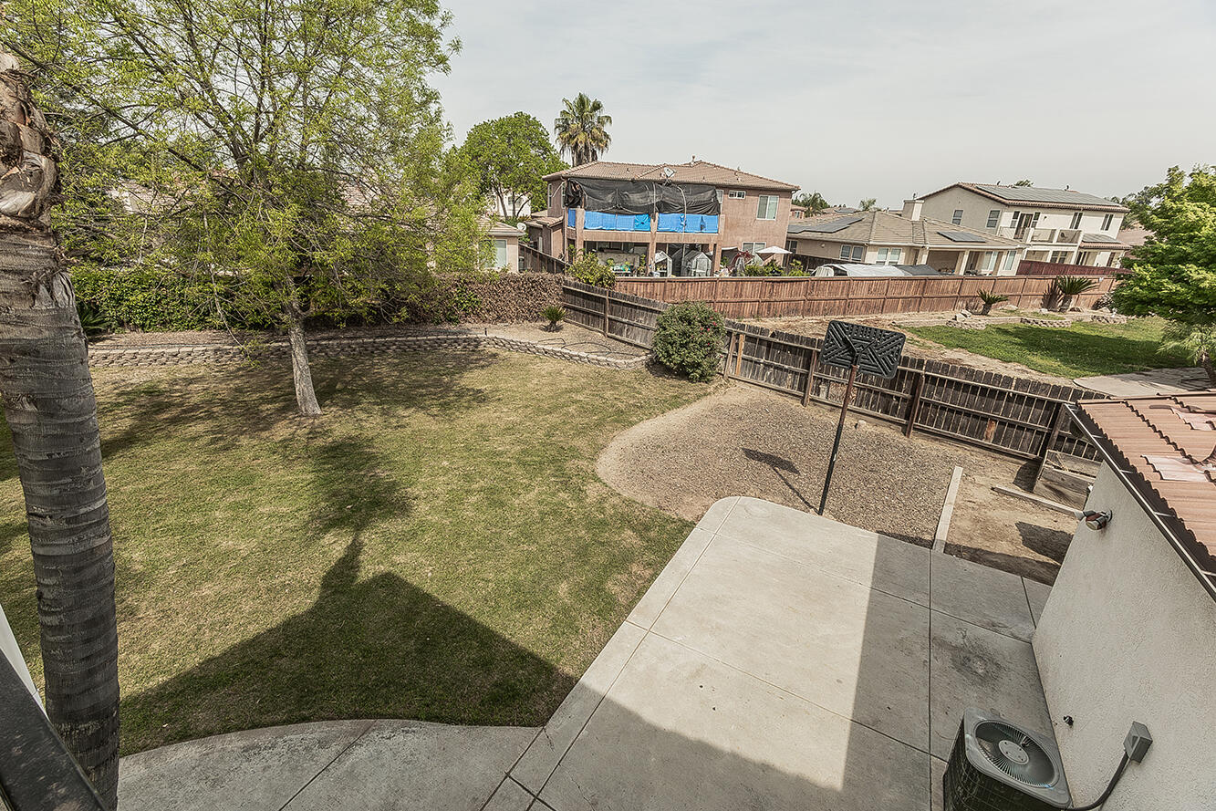 1377 Fenmore Ave, Sanger, CA 93657