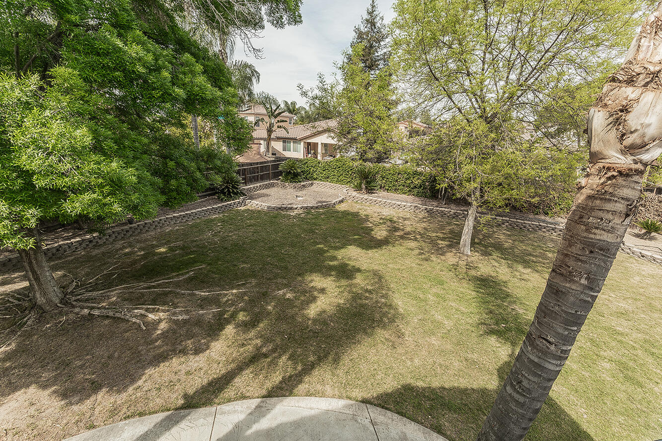 1377 Fenmore Ave, Sanger, CA 93657