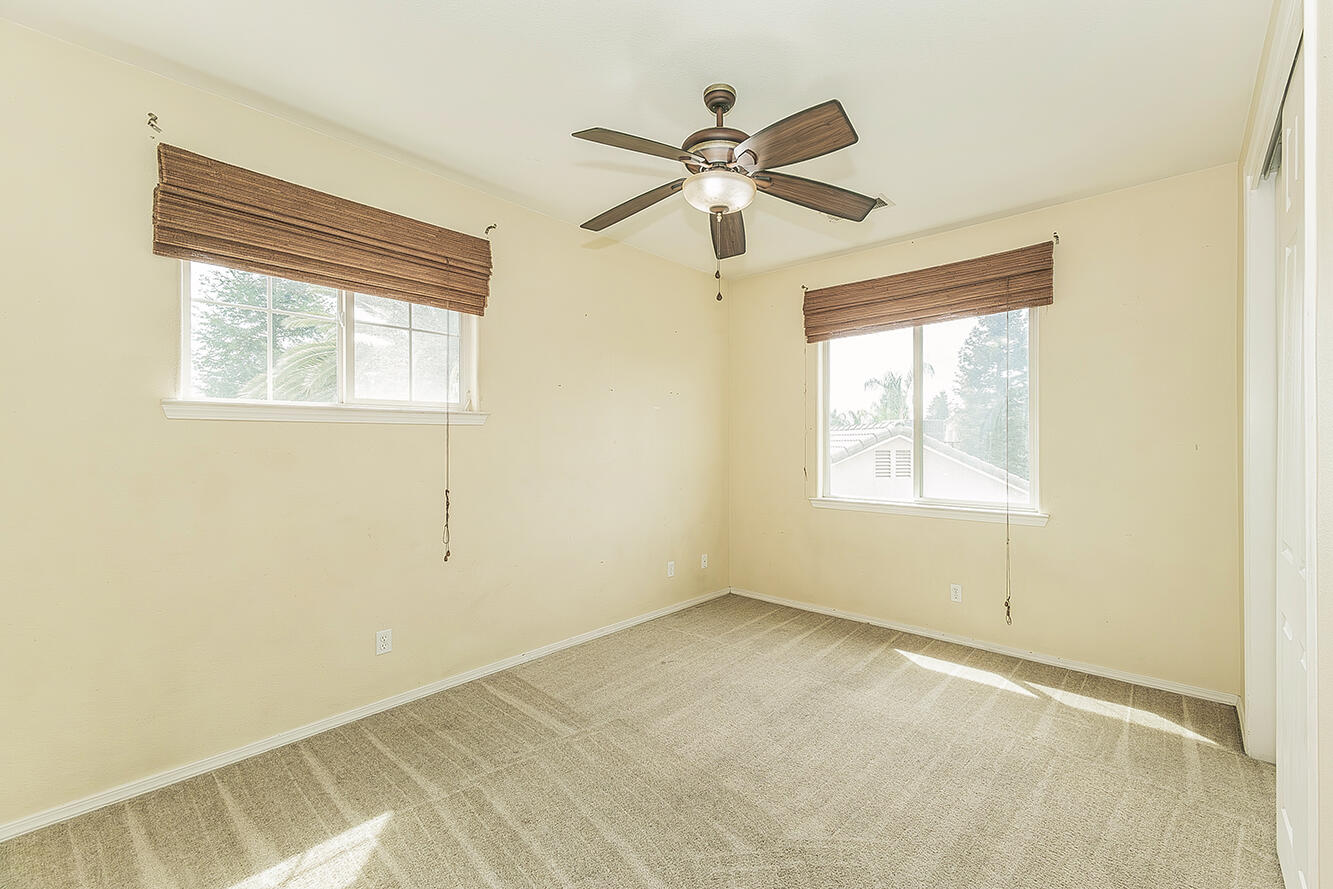 1377 Fenmore Ave, Sanger, CA 93657