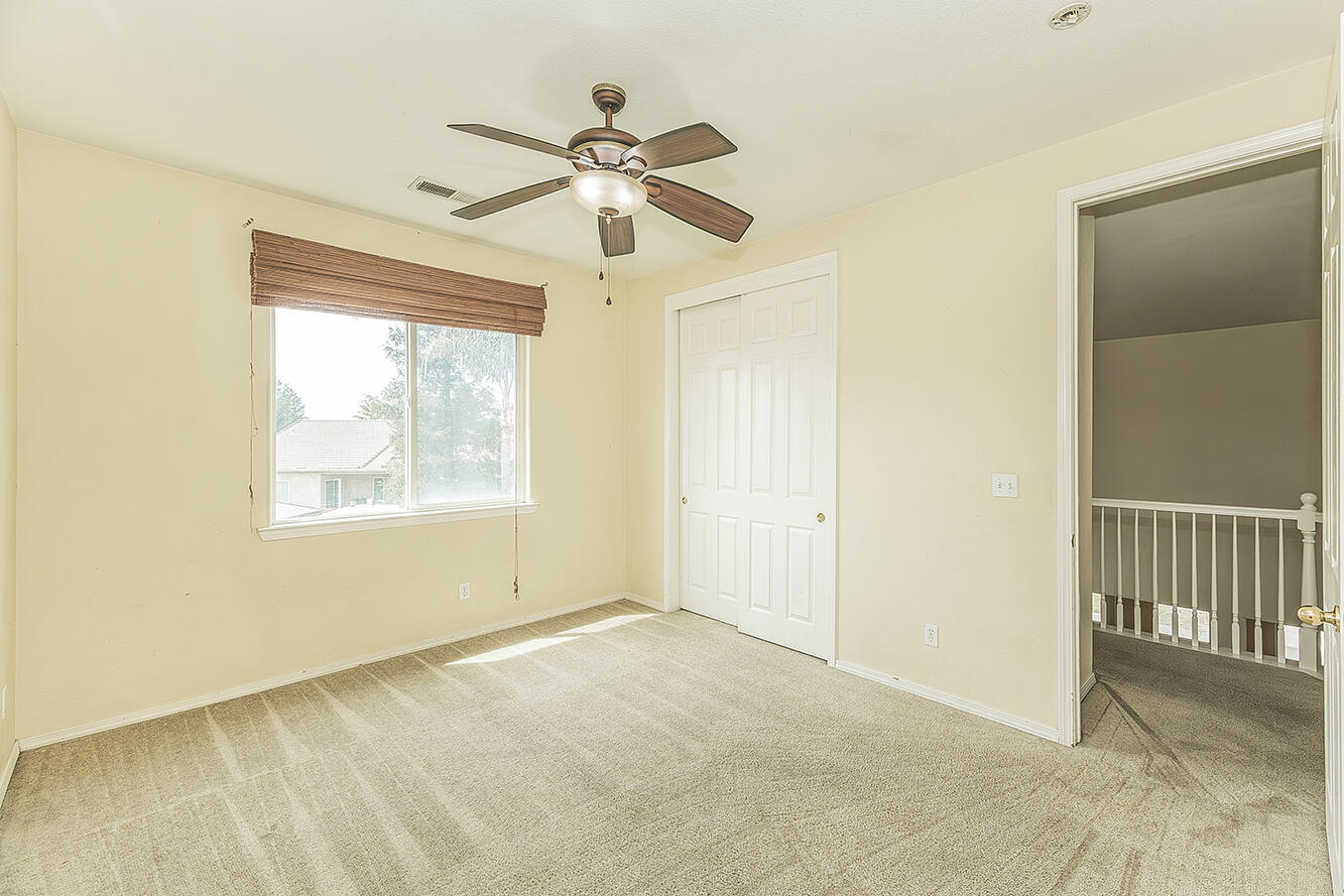 1377 Fenmore Ave, Sanger, CA 93657