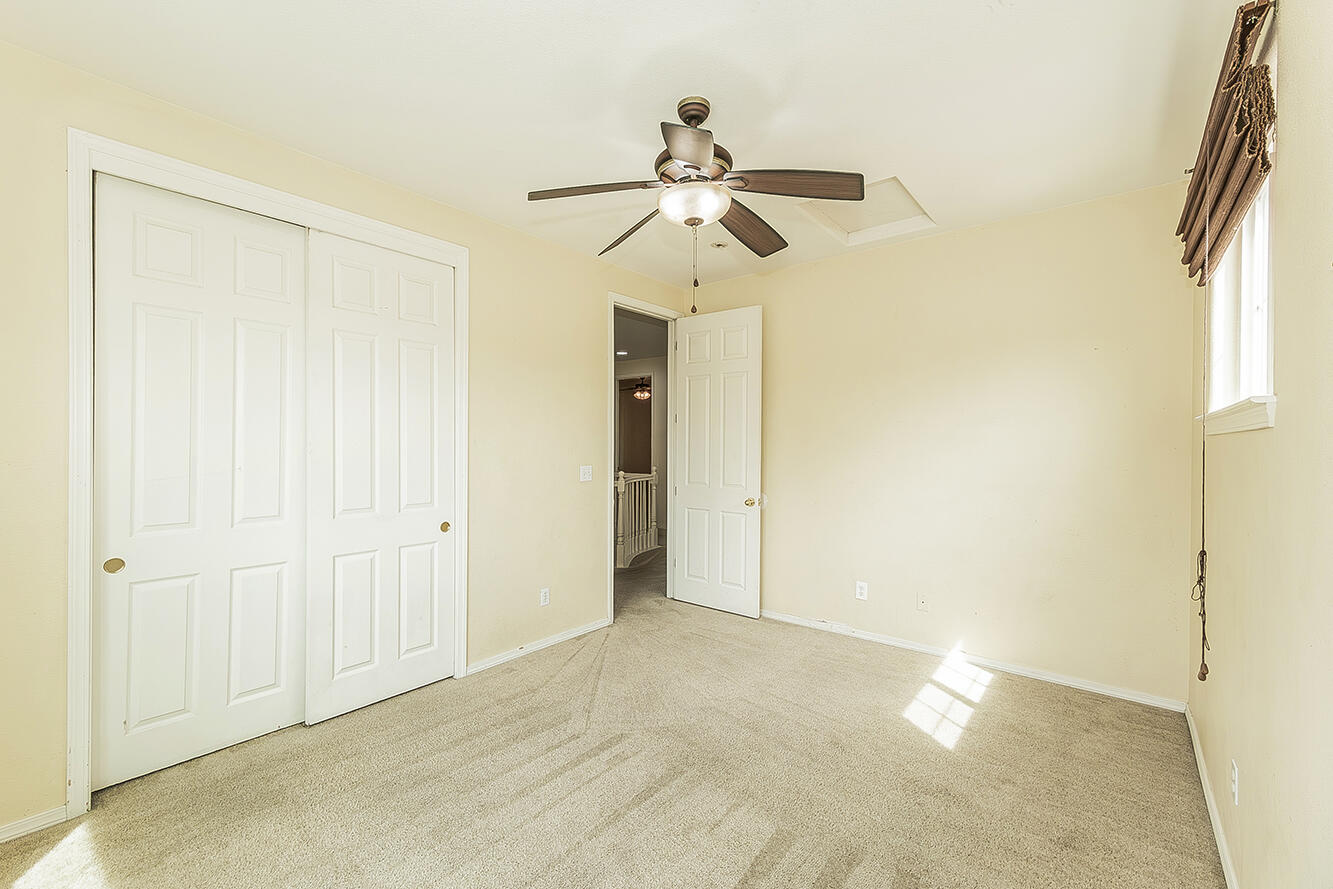 1377 Fenmore Ave, Sanger, CA 93657