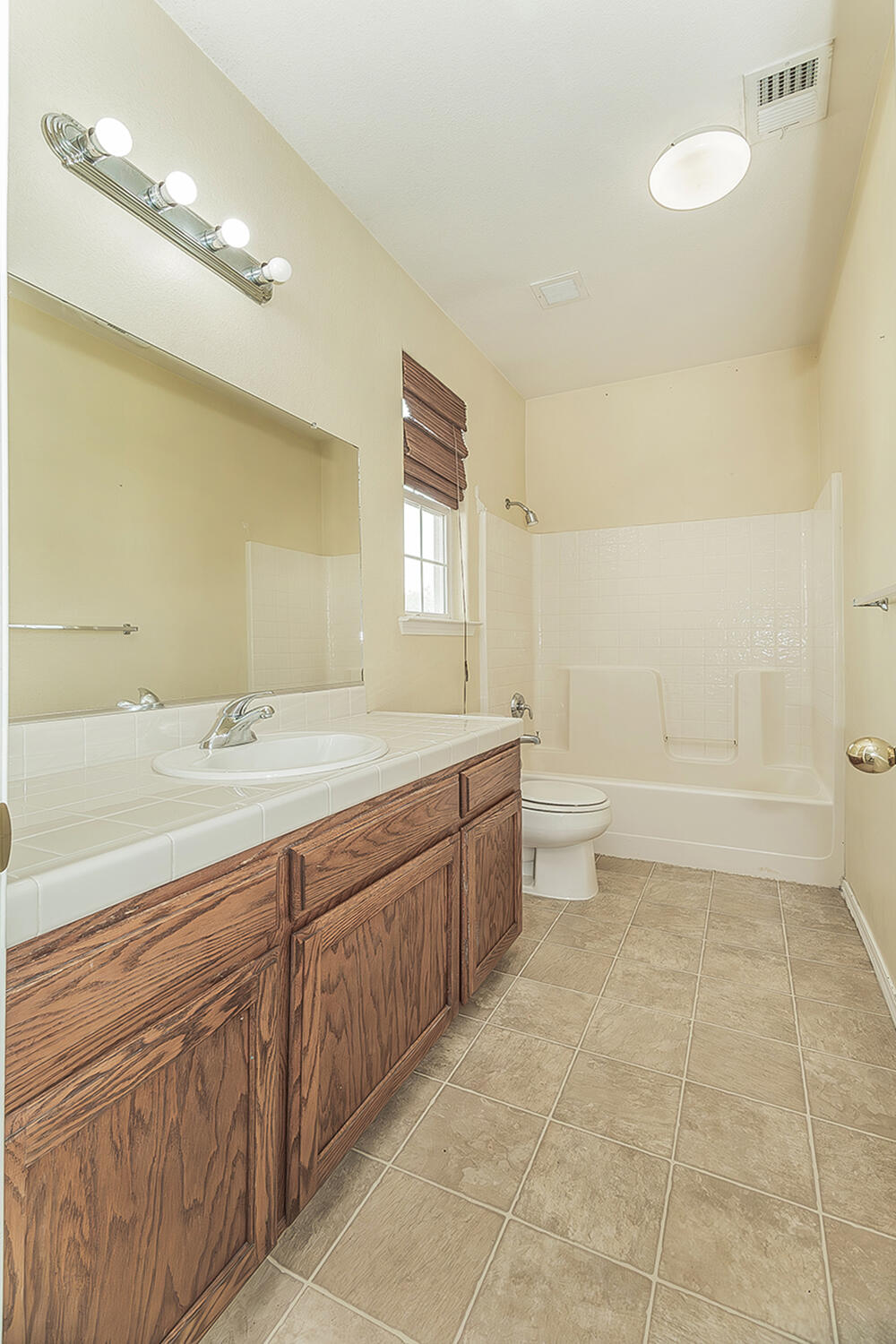 1377 Fenmore Ave, Sanger, CA 93657