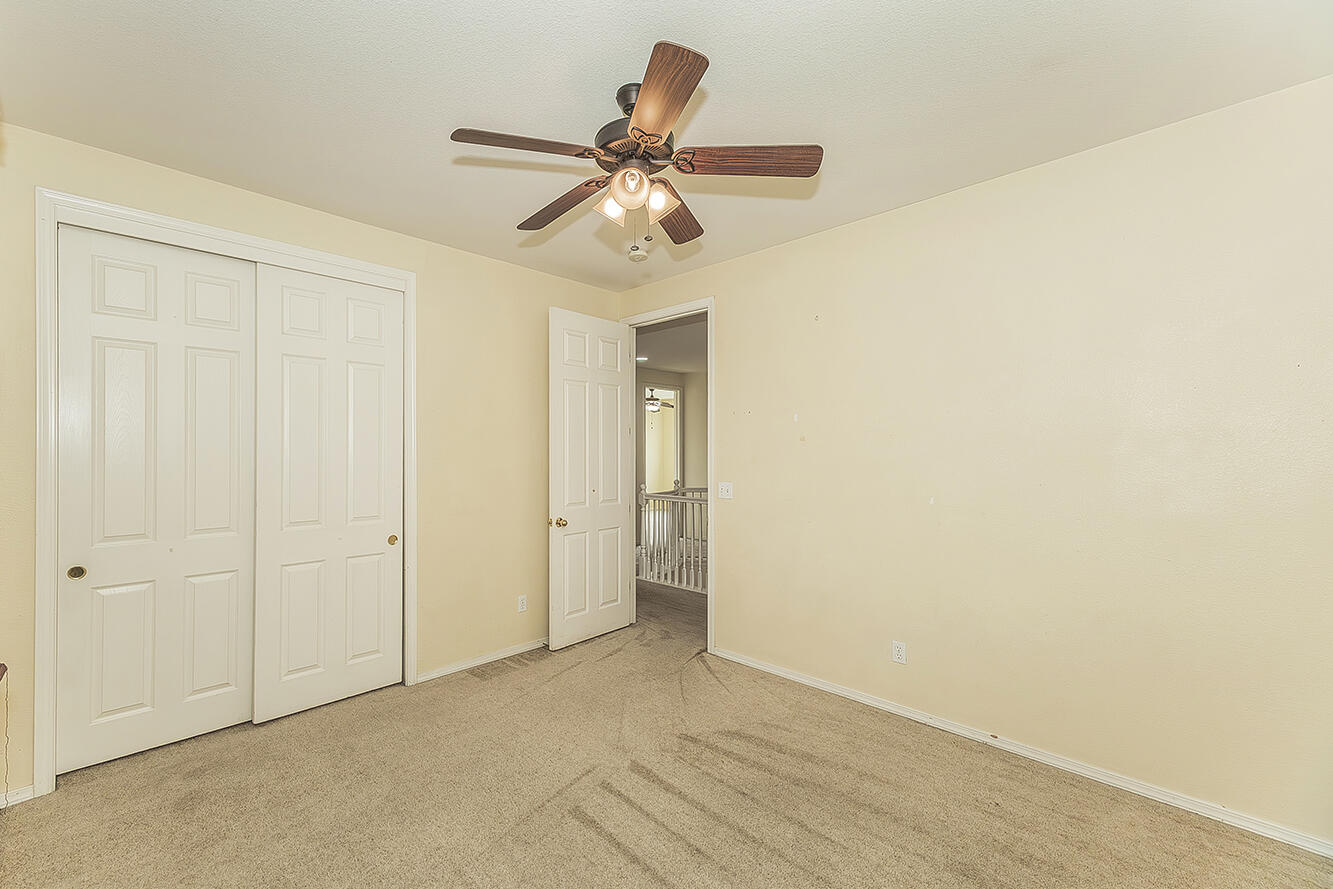 1377 Fenmore Ave, Sanger, CA 93657