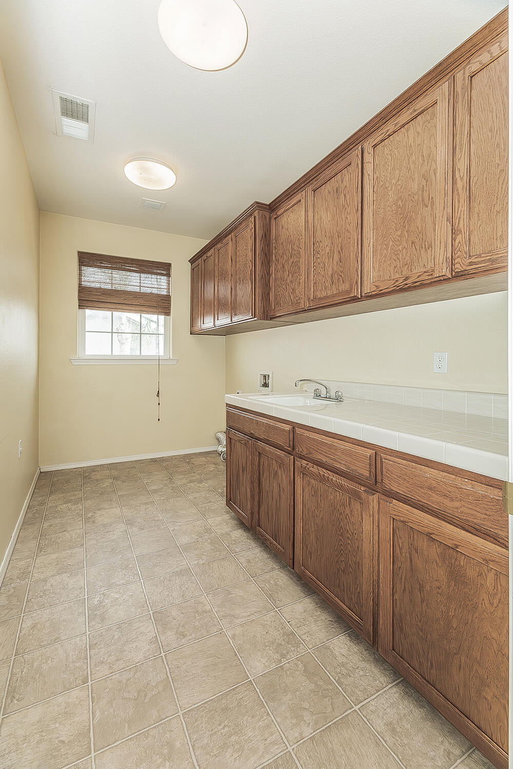 1377 Fenmore Ave, Sanger, CA 93657