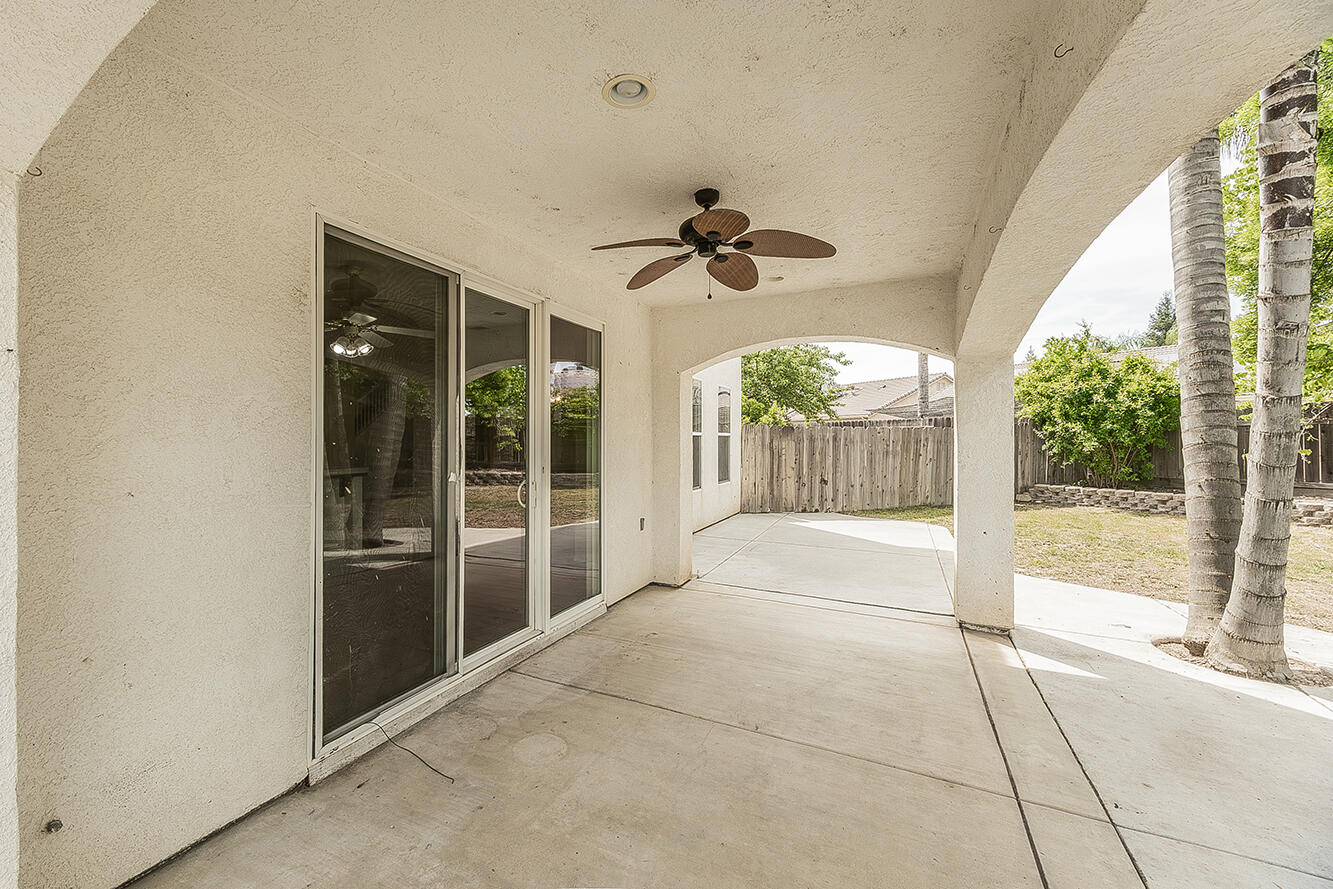 1377 Fenmore Ave, Sanger, CA 93657