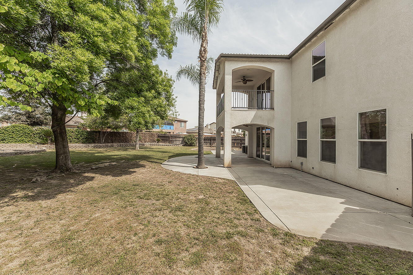 1377 Fenmore Ave, Sanger, CA 93657