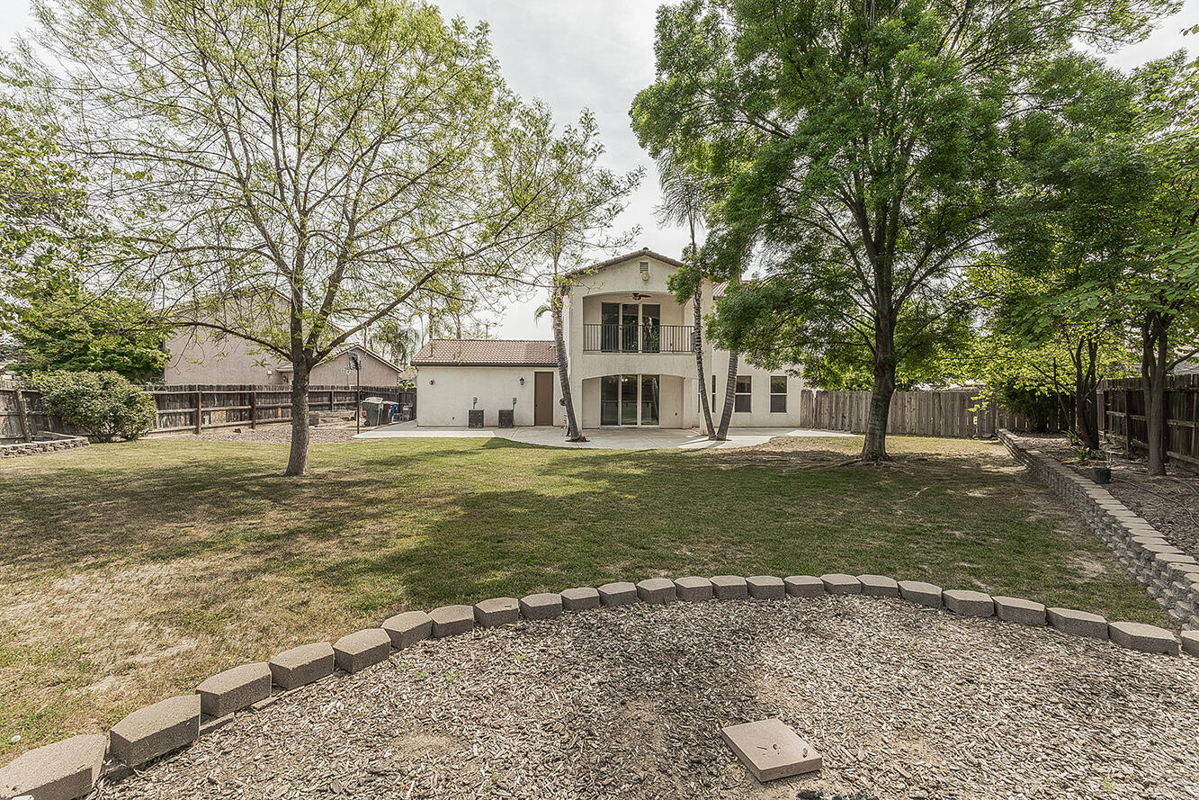 1377 Fenmore Ave, Sanger, CA 93657