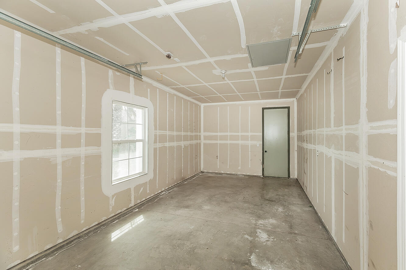 1377 Fenmore Ave, Sanger, CA 93657