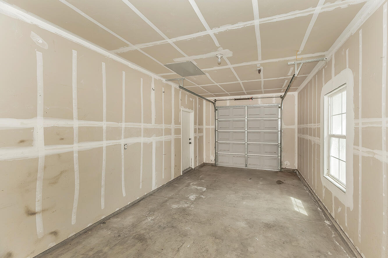 1377 Fenmore Ave, Sanger, CA 93657