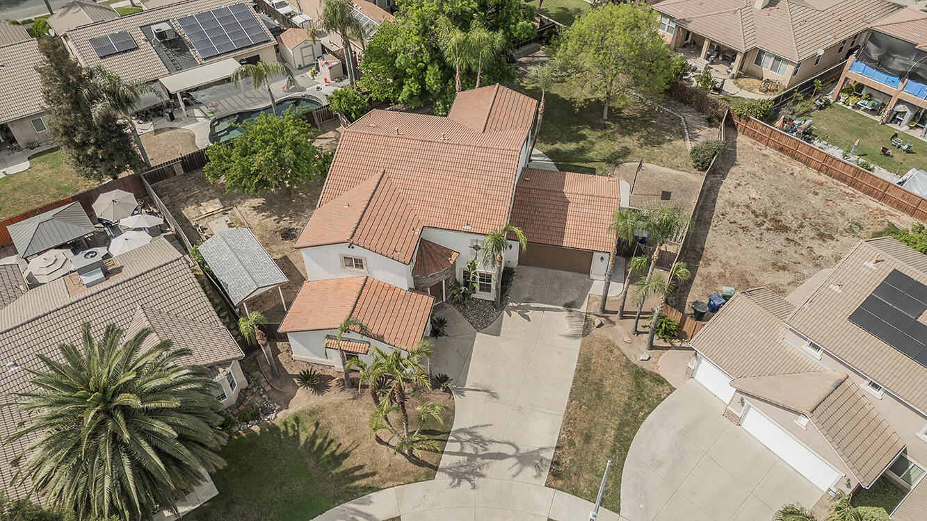 1377 Fenmore Ave, Sanger, CA 93657