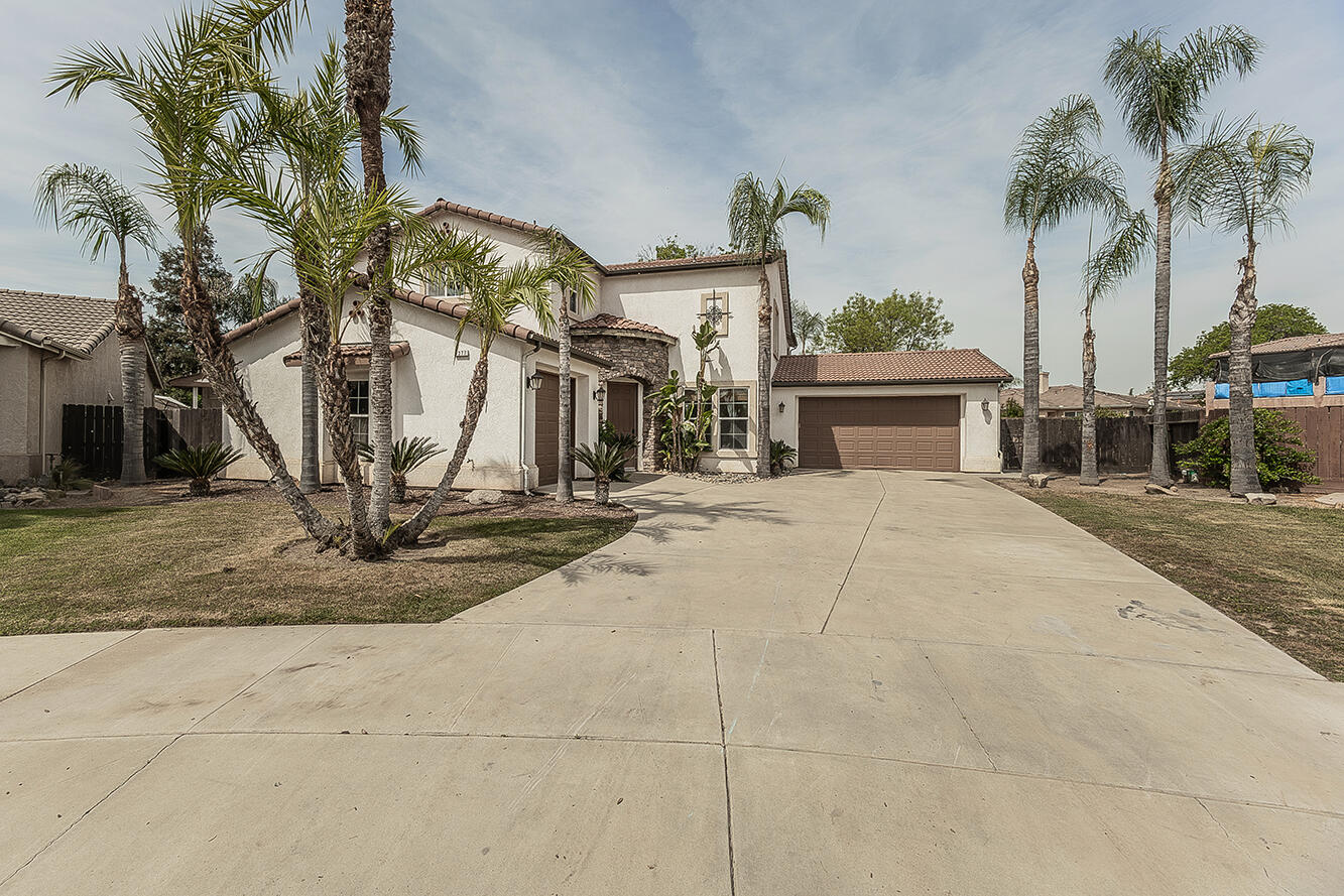 1377 Fenmore Ave, Sanger, CA 93657