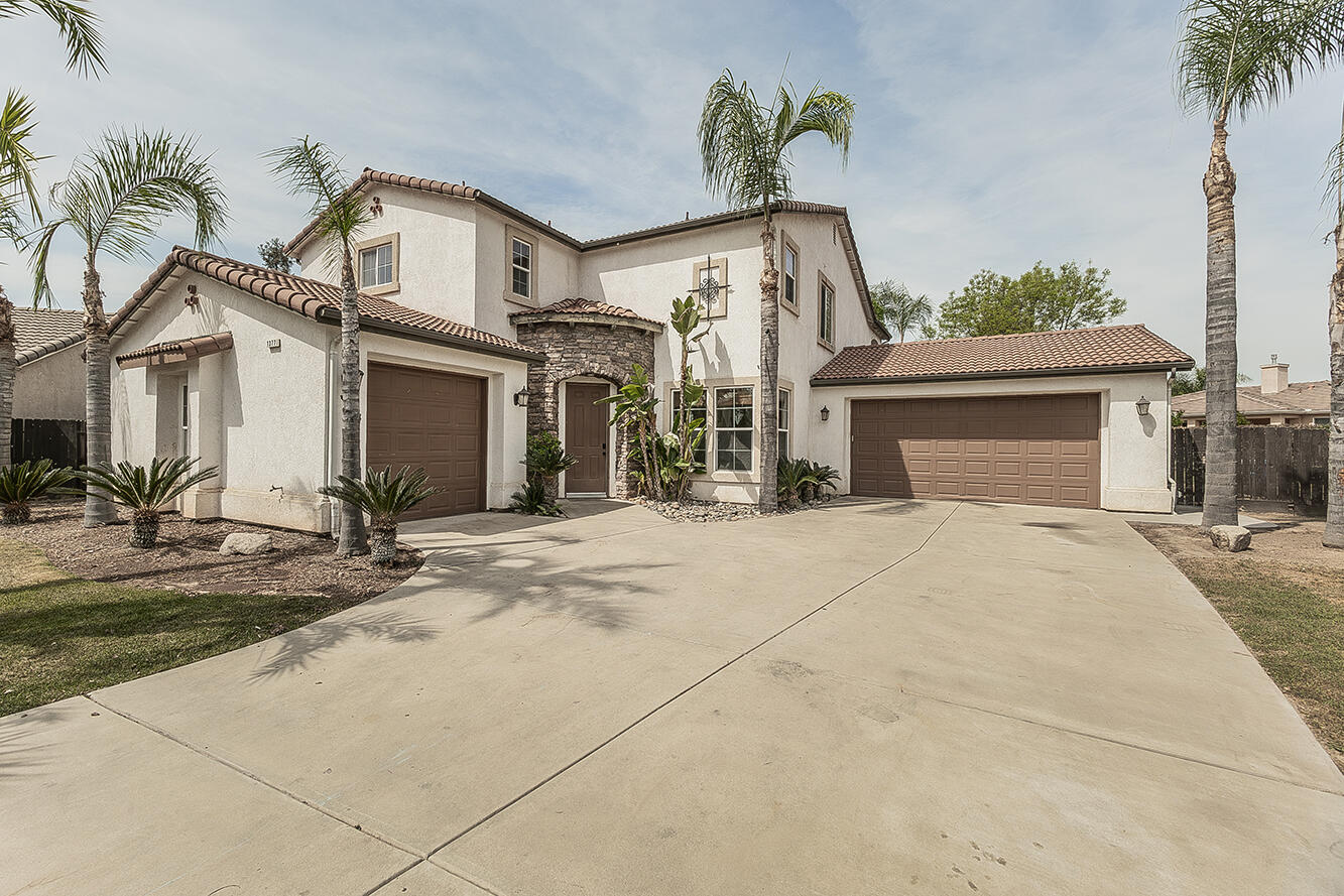 1377 Fenmore Ave, Sanger, CA 93657