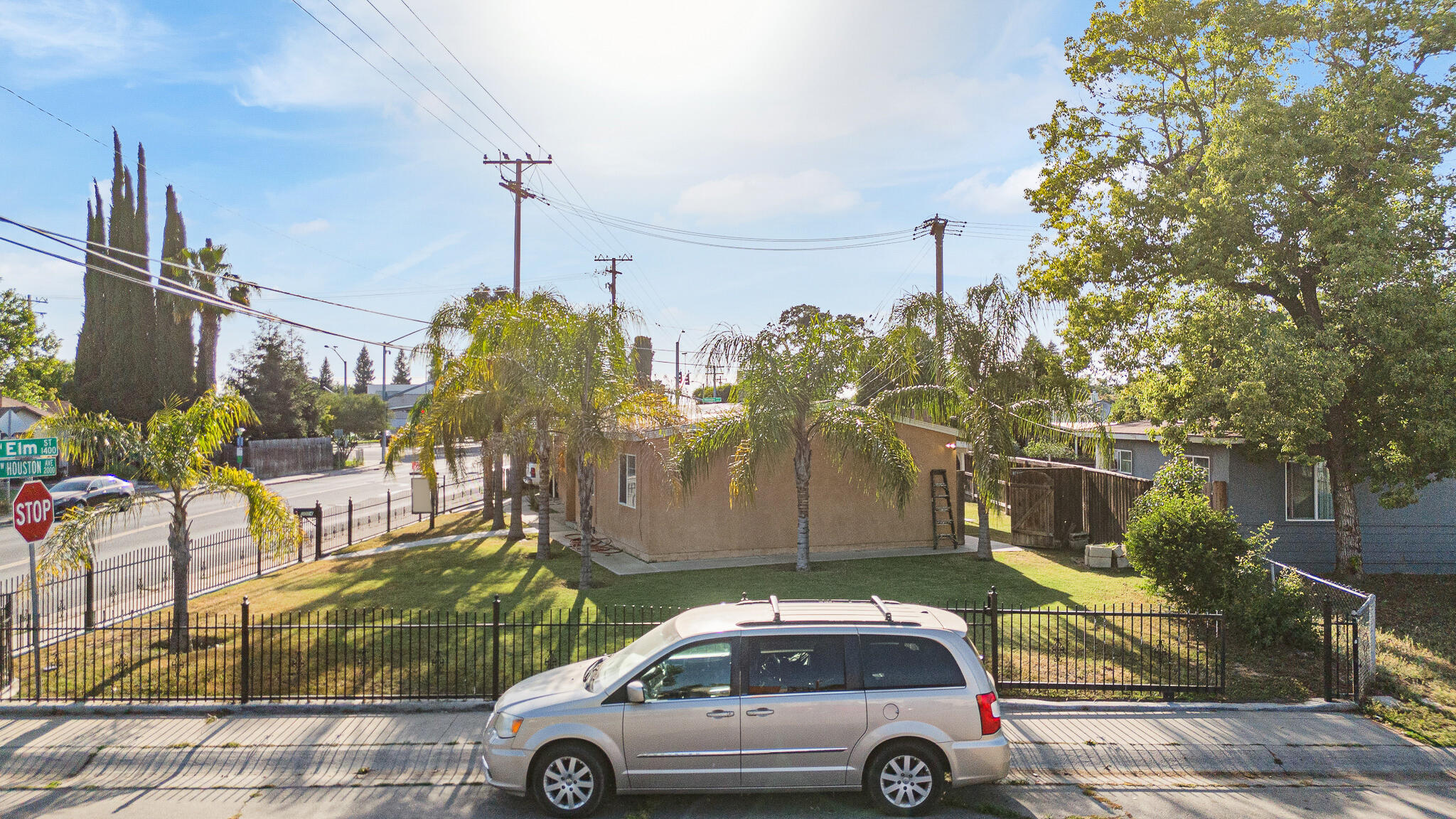 2014 W Houston Ave, Visalia, CA 93291