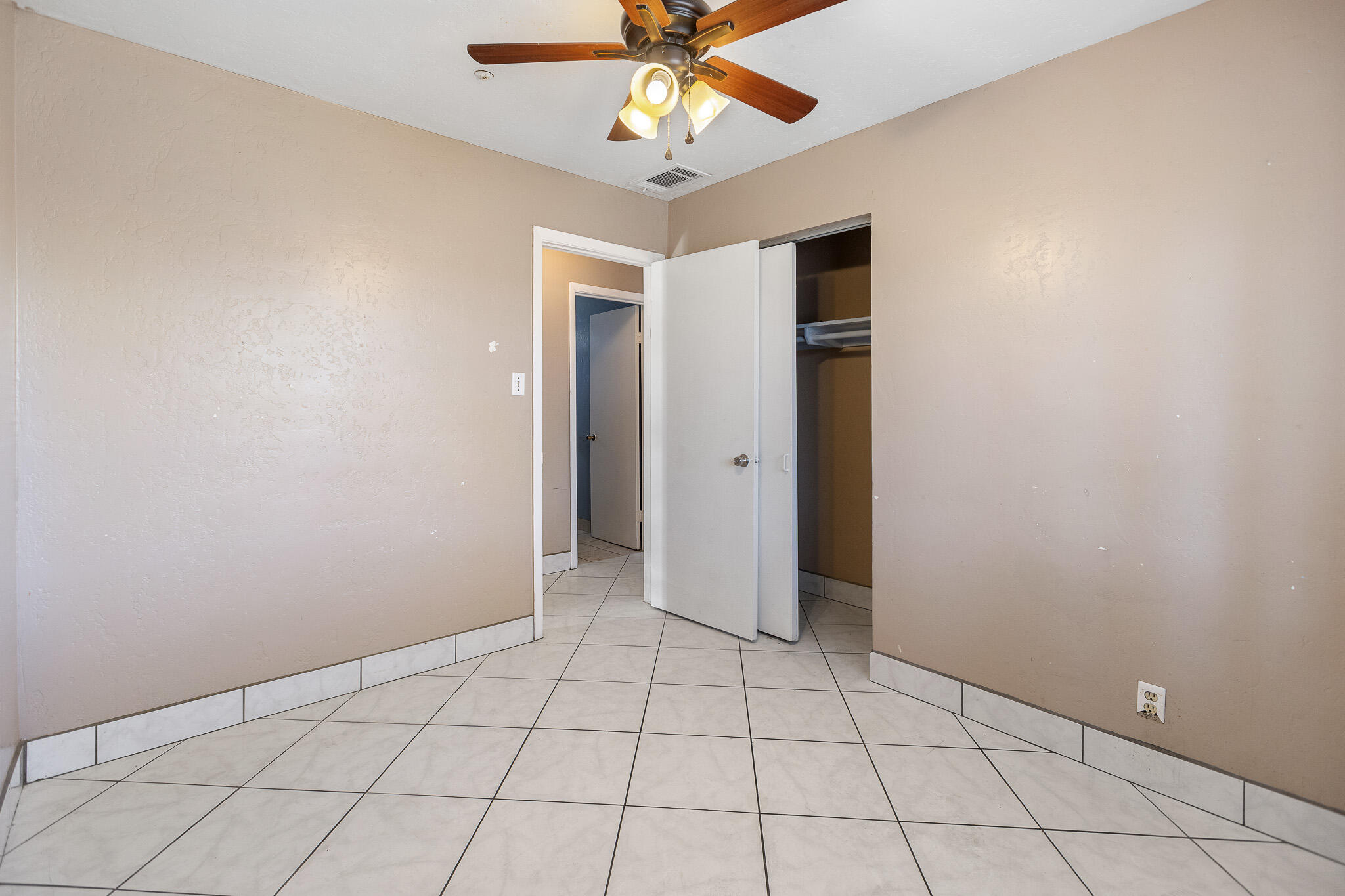 2014 W Houston Ave, Visalia, CA 93291