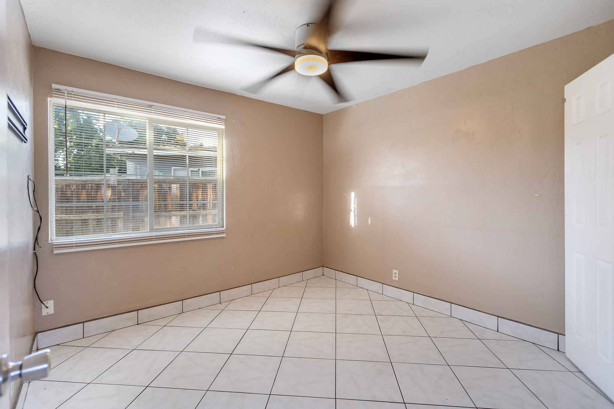 2014 W Houston Ave, Visalia, CA 93291