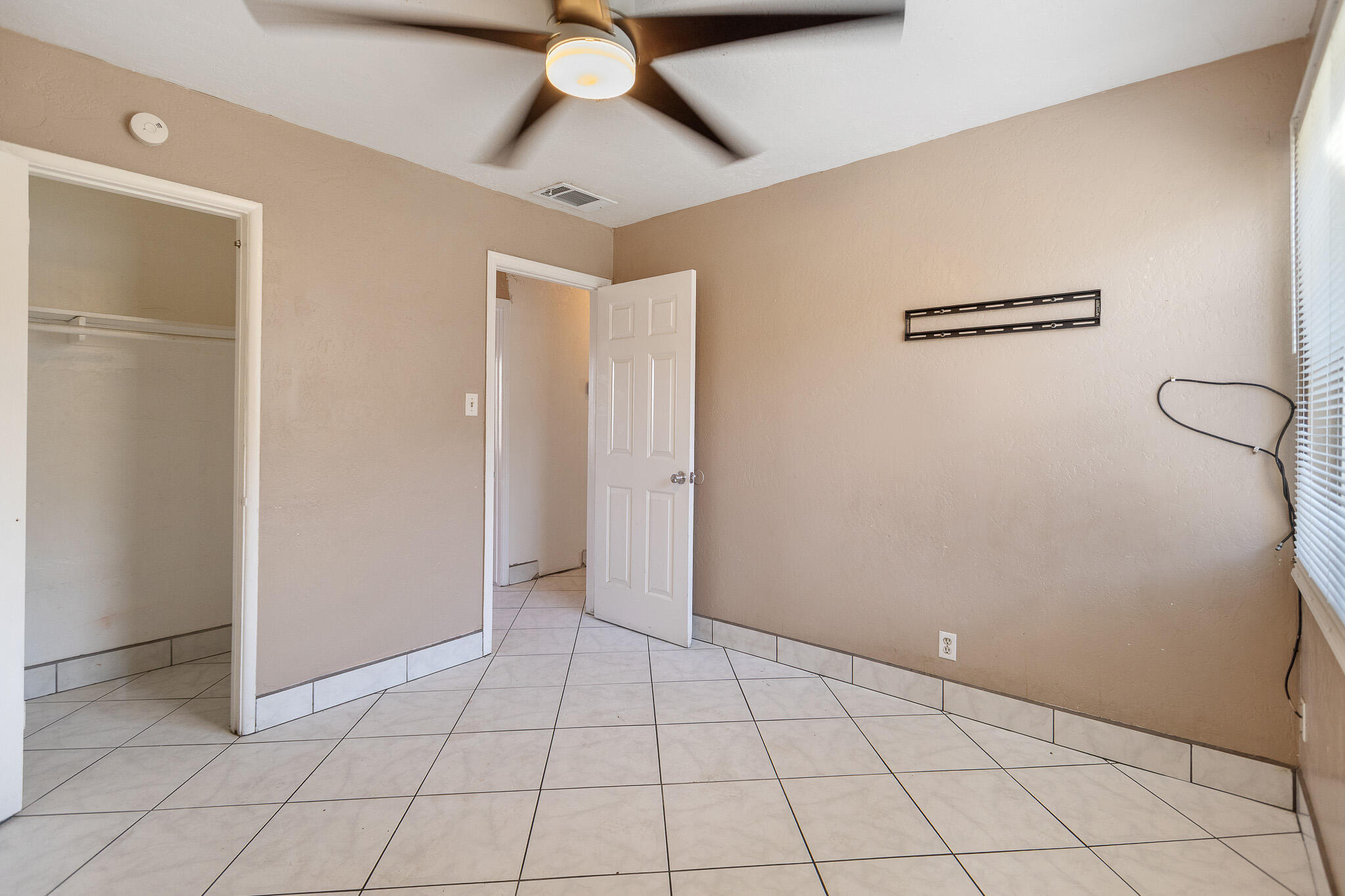 2014 W Houston Ave, Visalia, CA 93291