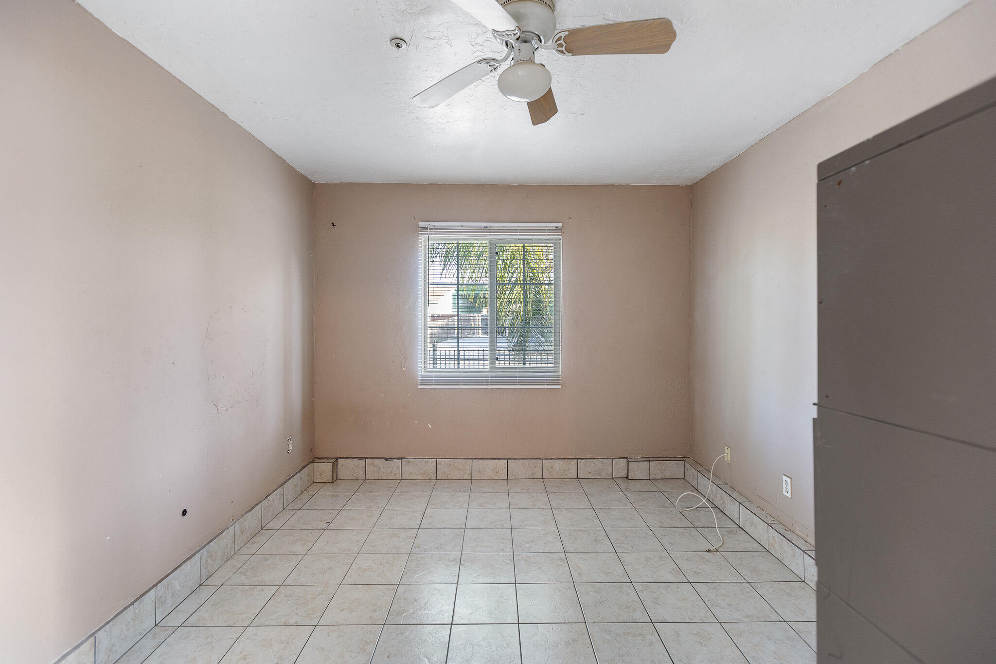 2014 W Houston Ave, Visalia, CA 93291