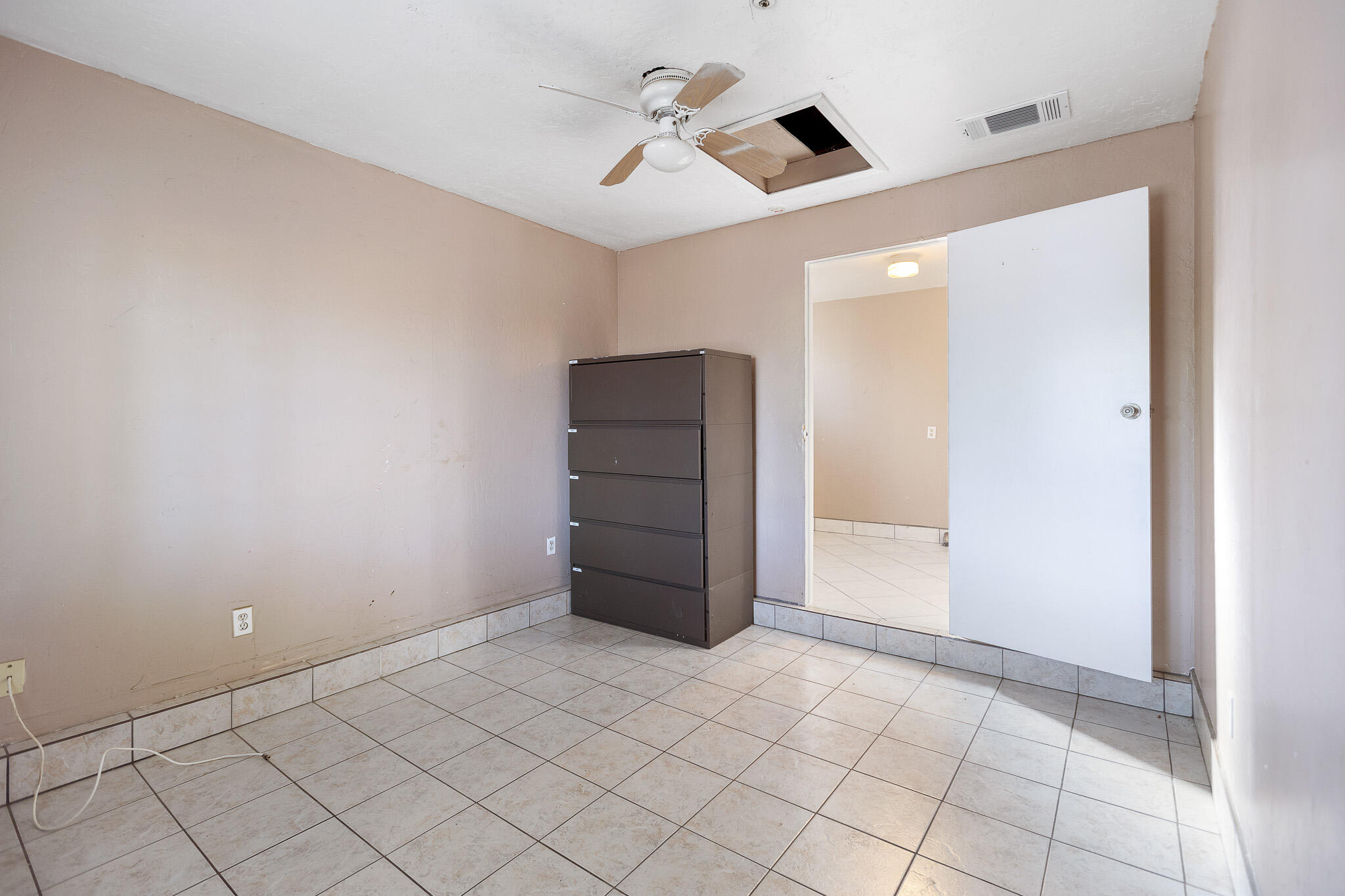 2014 W Houston Ave, Visalia, CA 93291