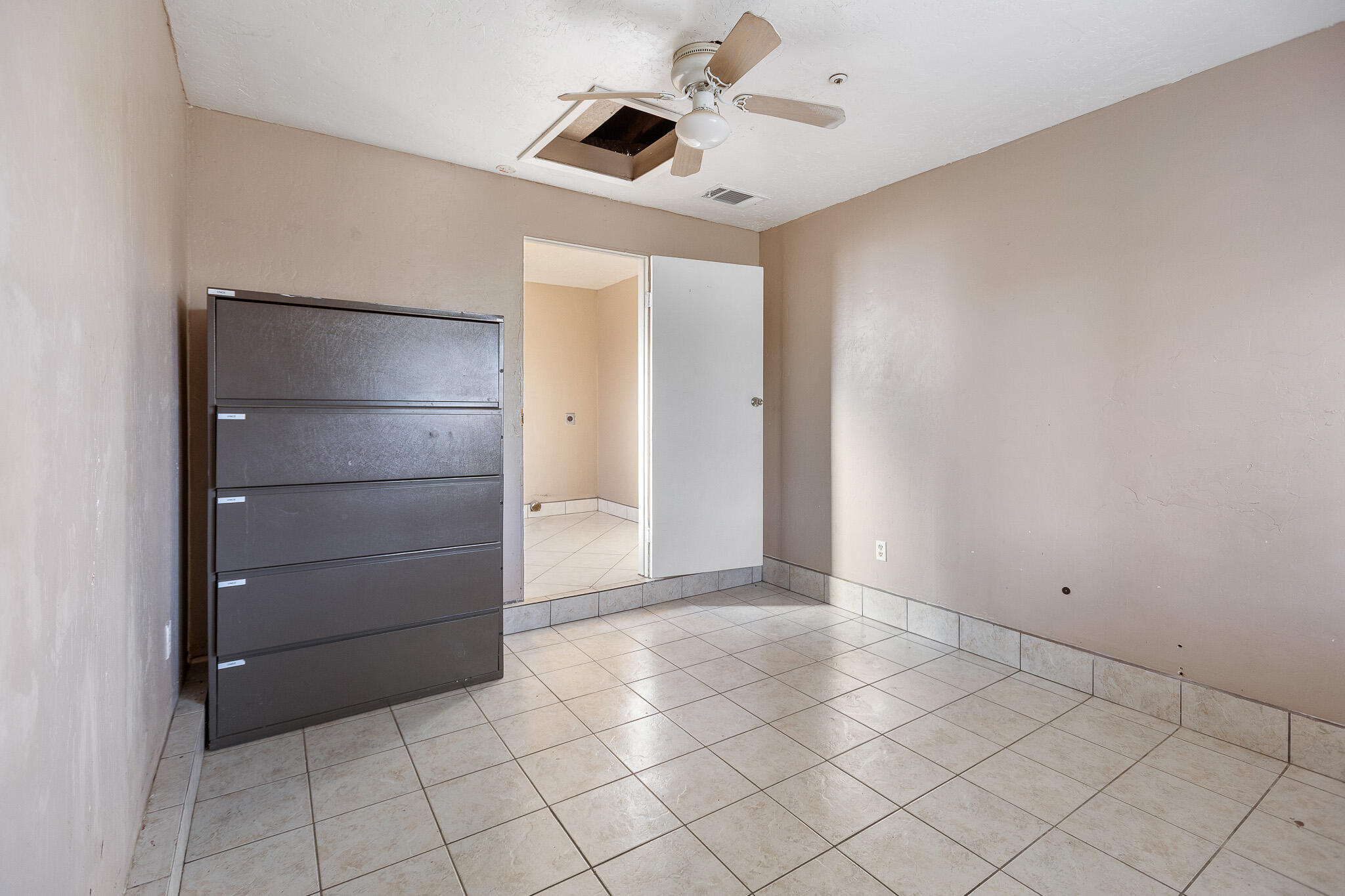 2014 W Houston Ave, Visalia, CA 93291