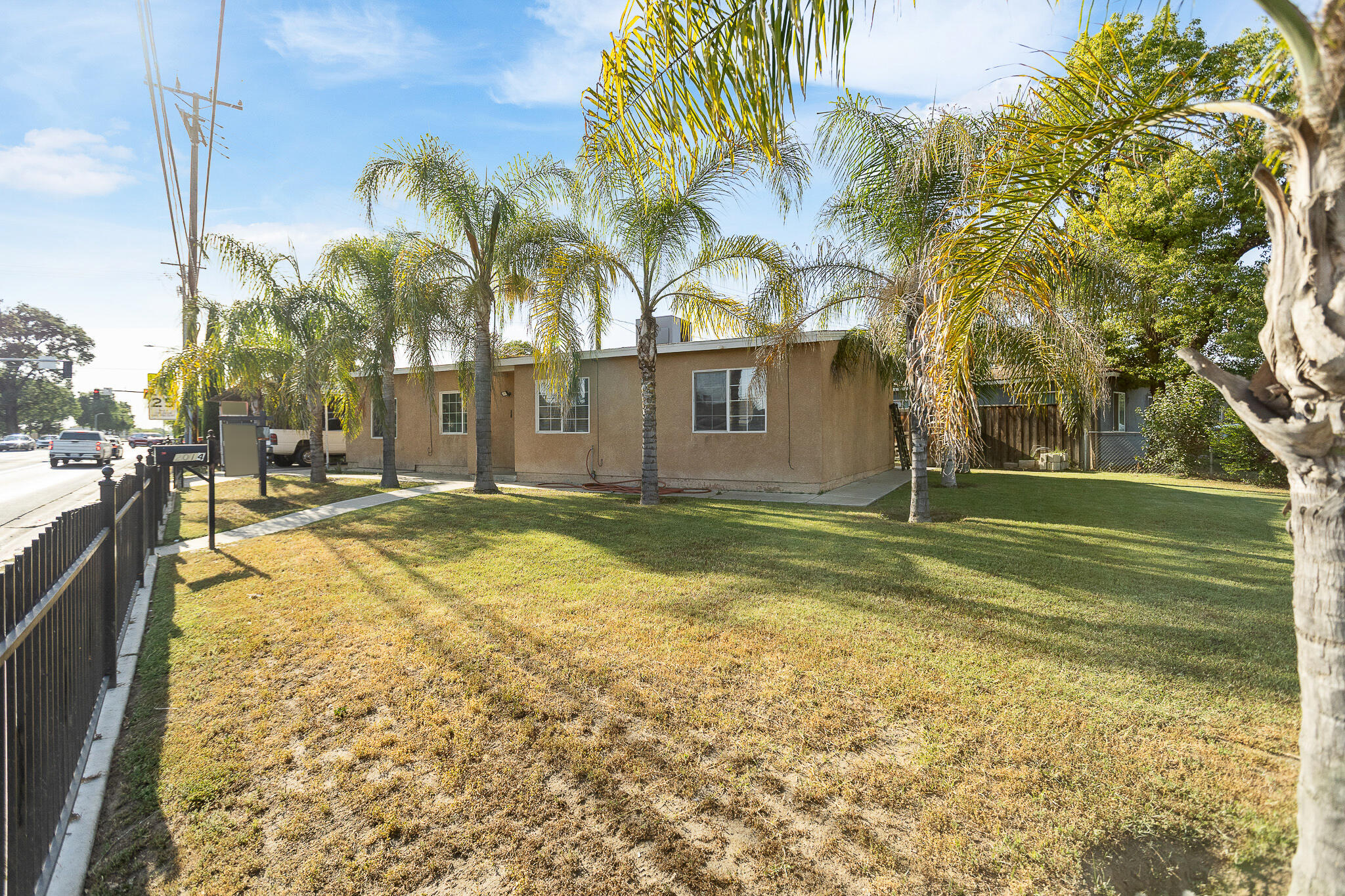 2014 W Houston Ave, Visalia, CA 93291
