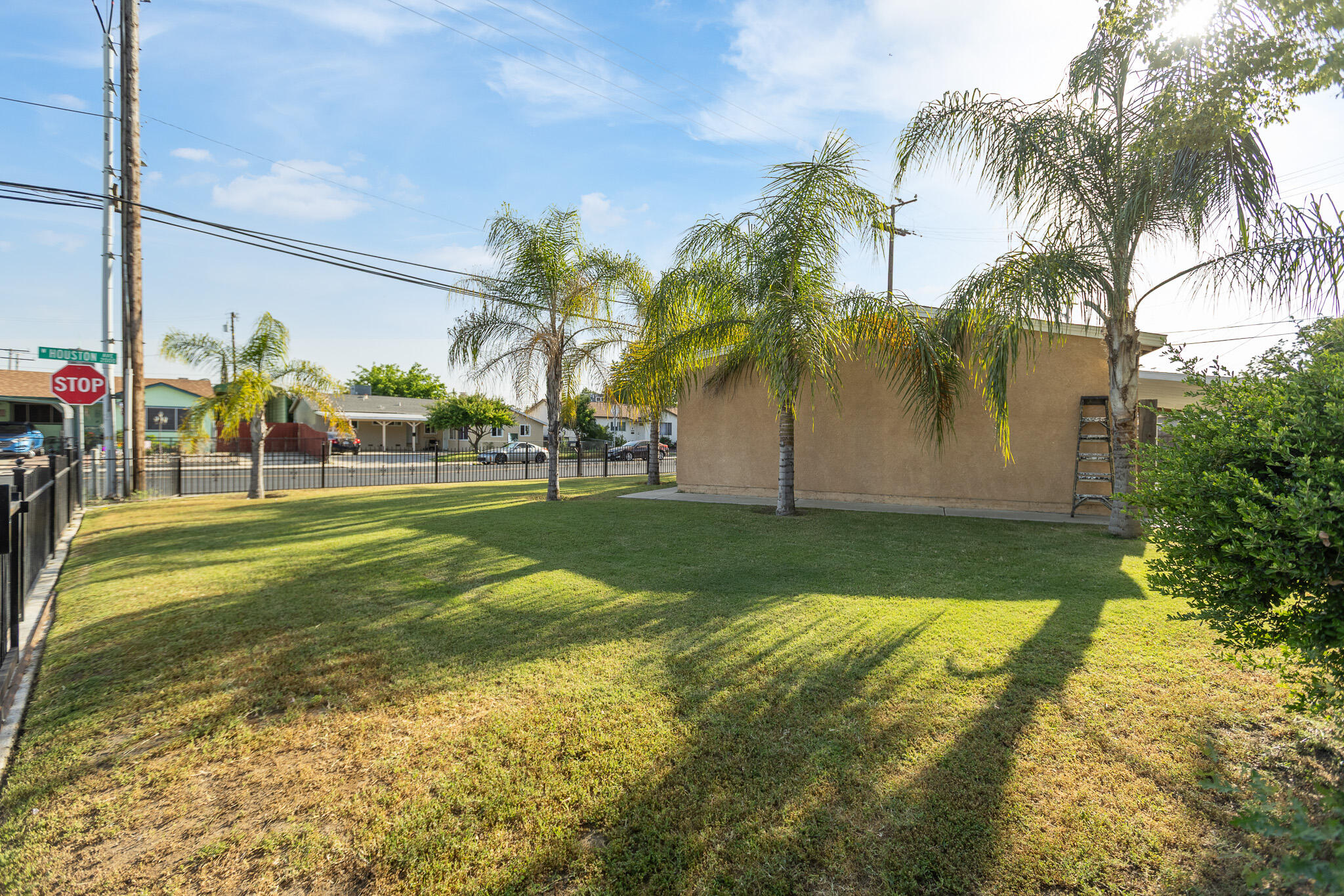 2014 W Houston Ave, Visalia, CA 93291