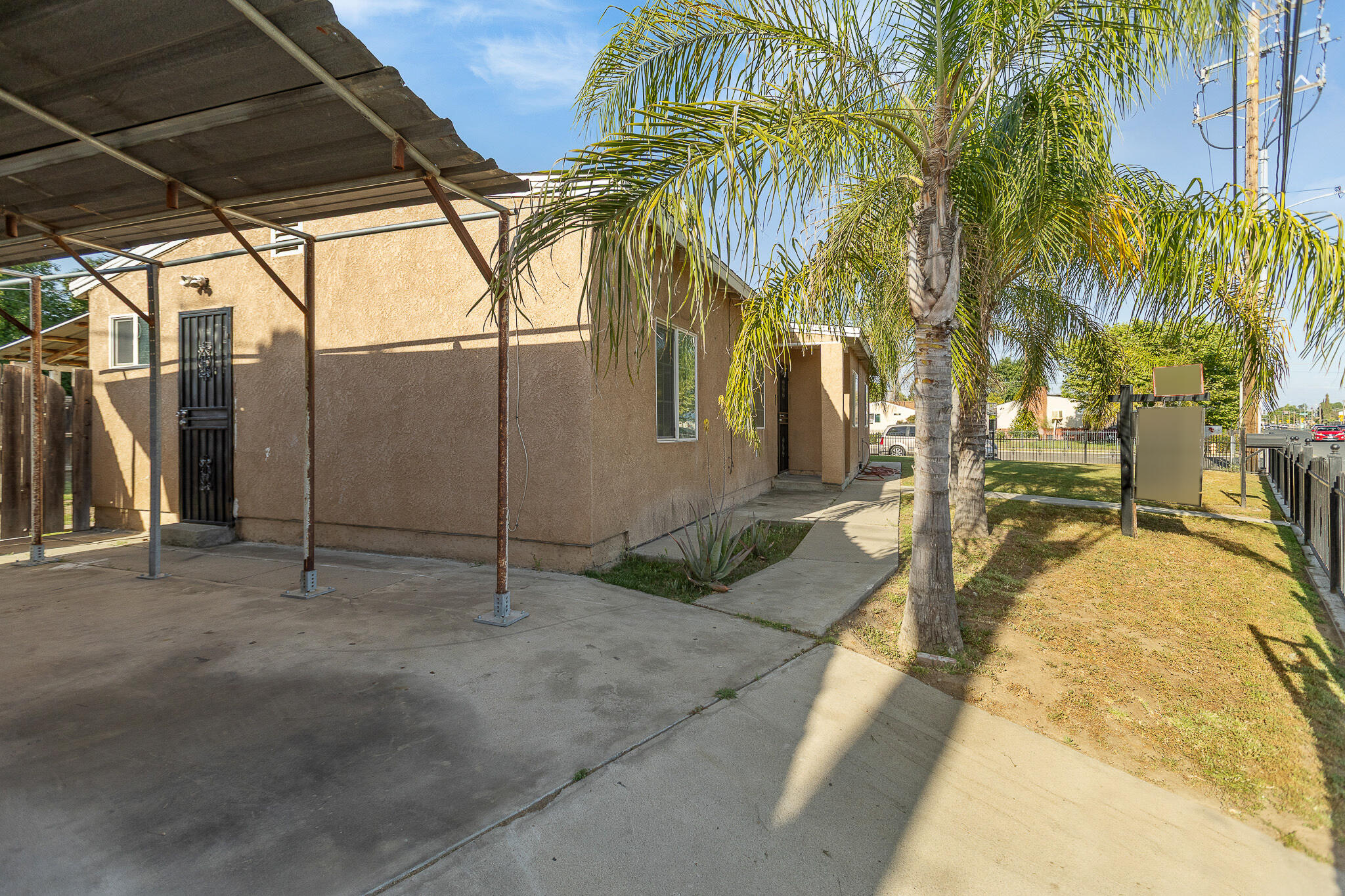 2014 W Houston Ave, Visalia, CA 93291