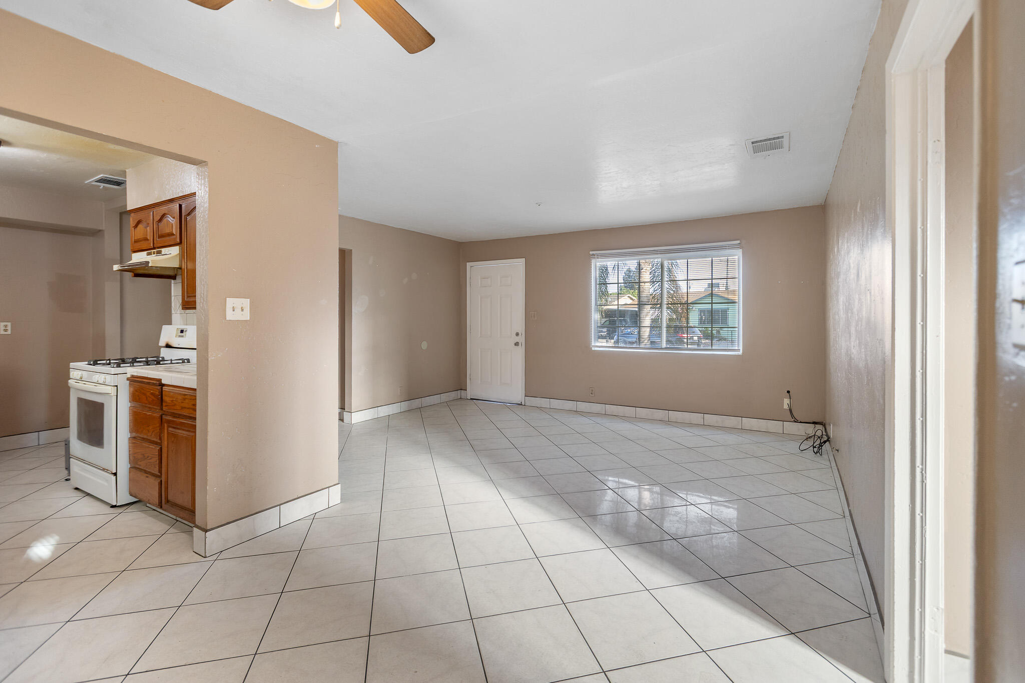 2014 W Houston Ave, Visalia, CA 93291