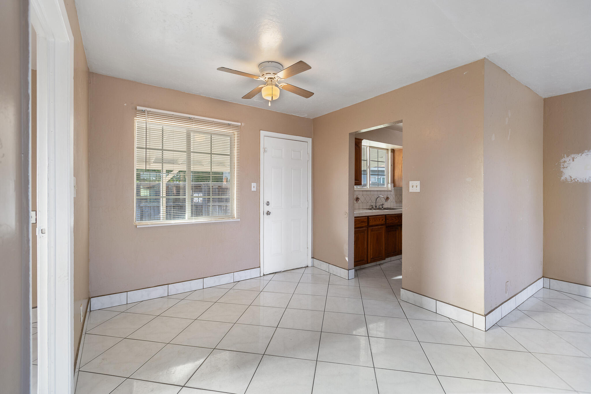 2014 W Houston Ave, Visalia, CA 93291