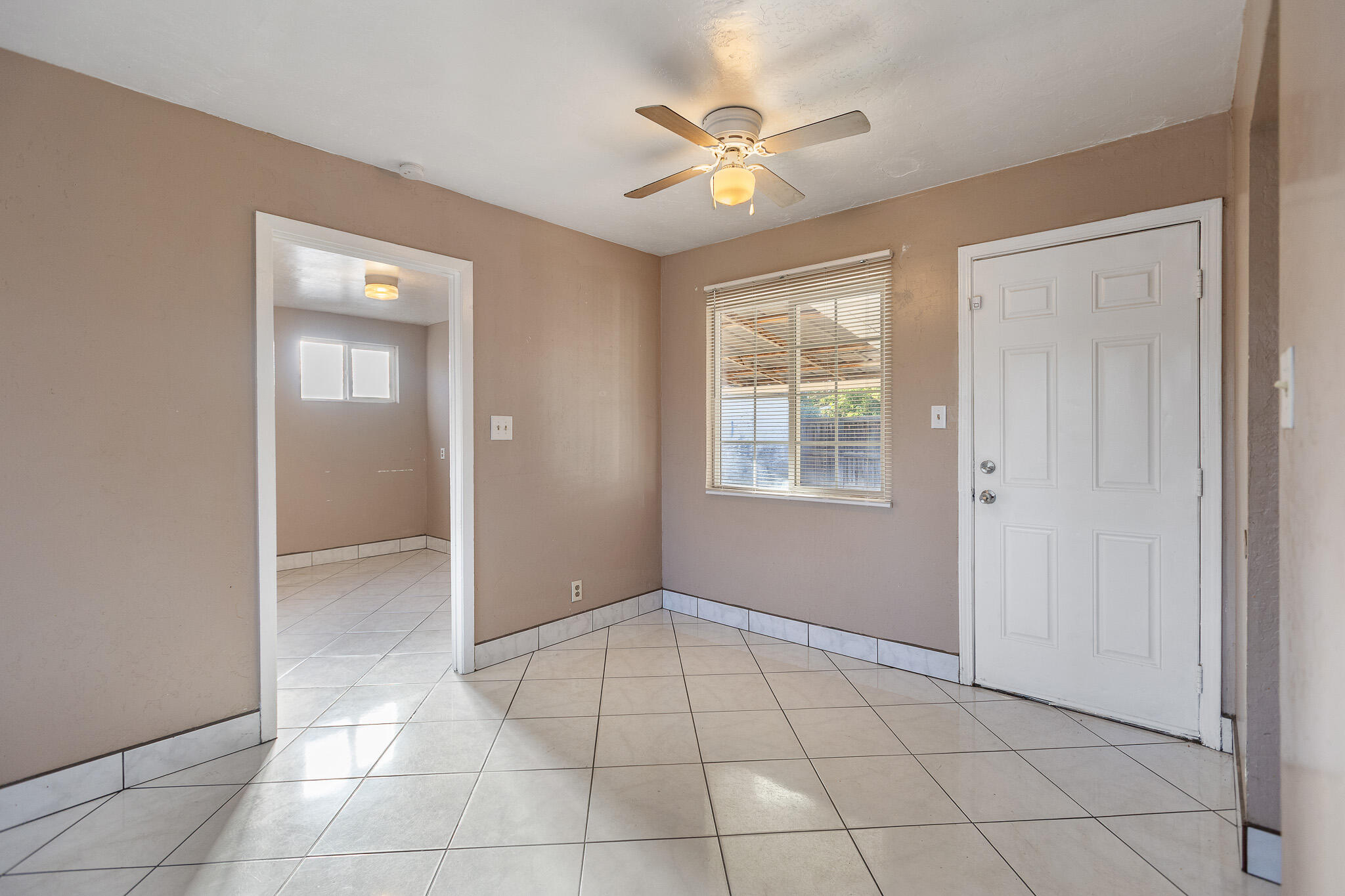 2014 W Houston Ave, Visalia, CA 93291