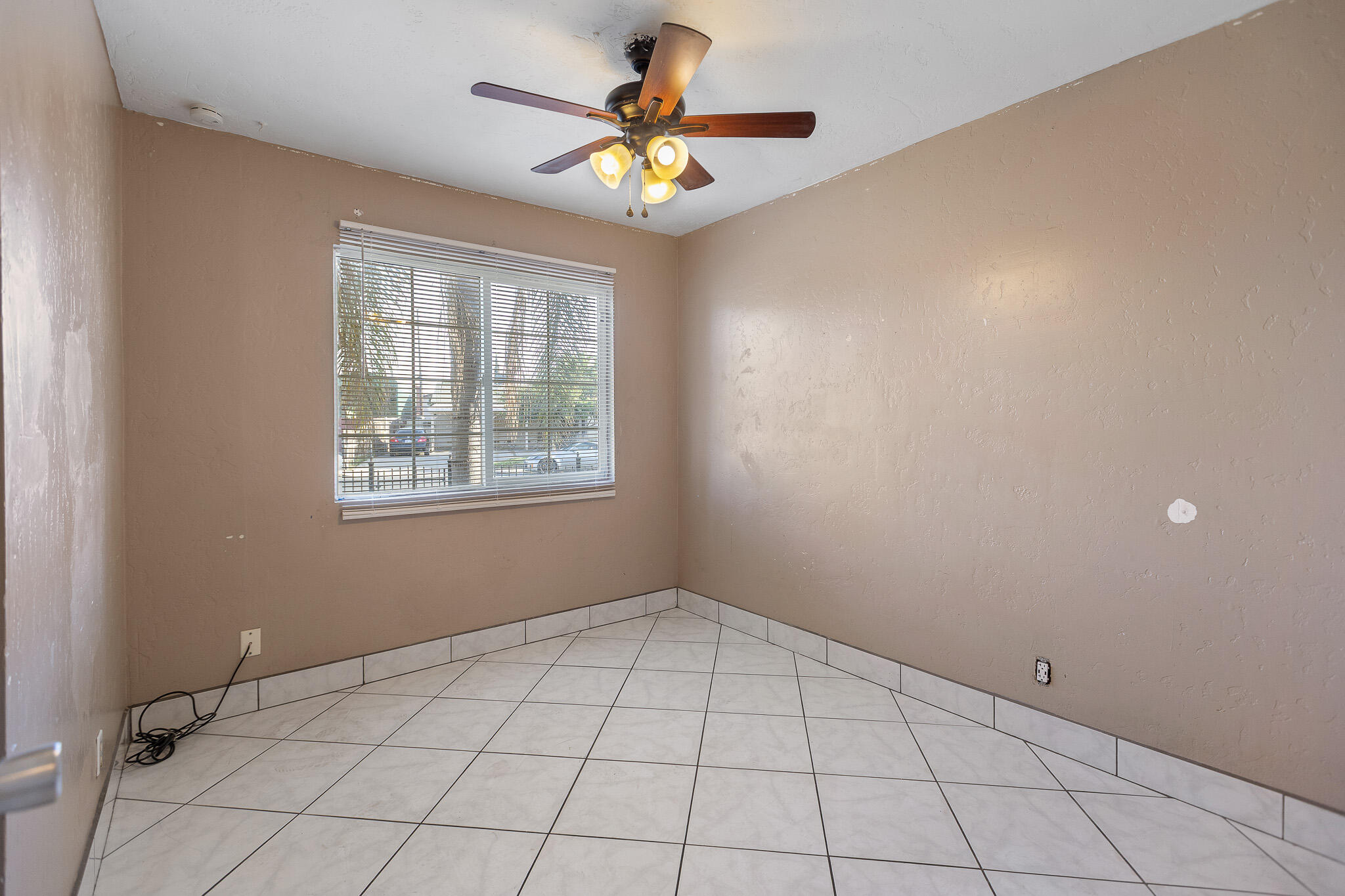 2014 W Houston Ave, Visalia, CA 93291